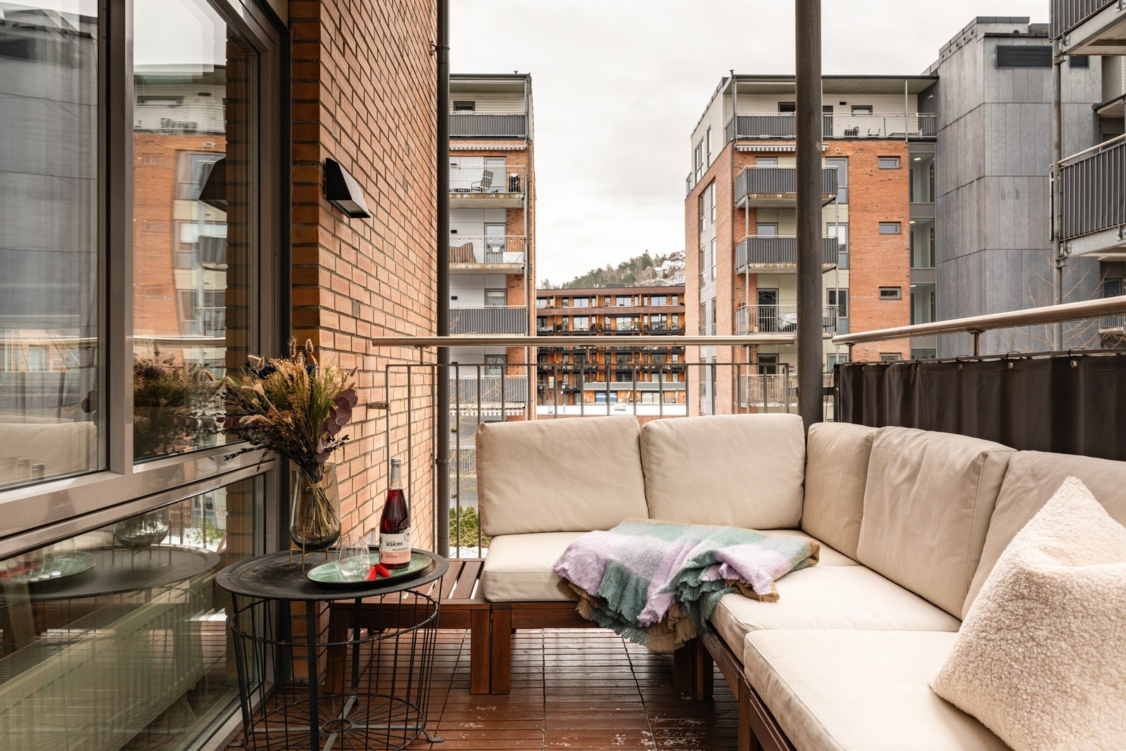 Beliggenheten mot sydvest sørger for fine lysforhold. Galleribilde