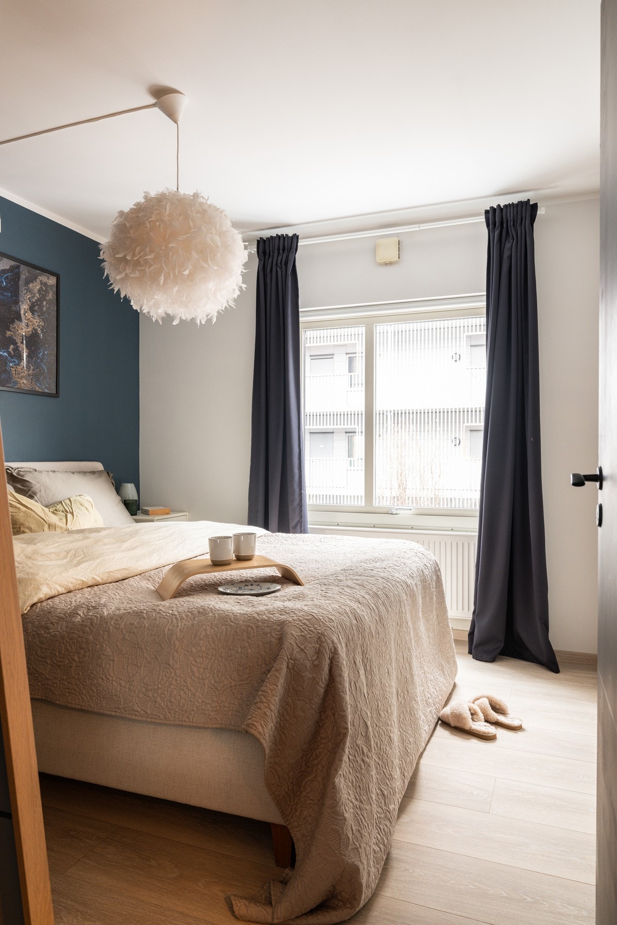 Leiligheten har et lyst og innbydende hovedsoverom av god størrelse. Galleribilde