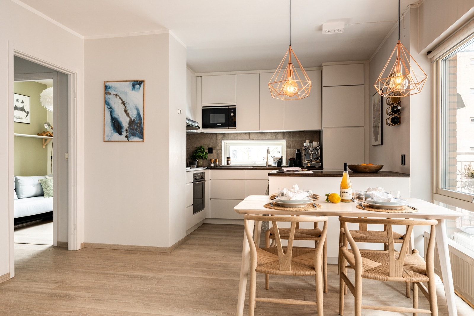 Både á-konto oppvarming/varmtvann og internett/kabel-tv er inkludert i felleskostnadene. Galleribilde