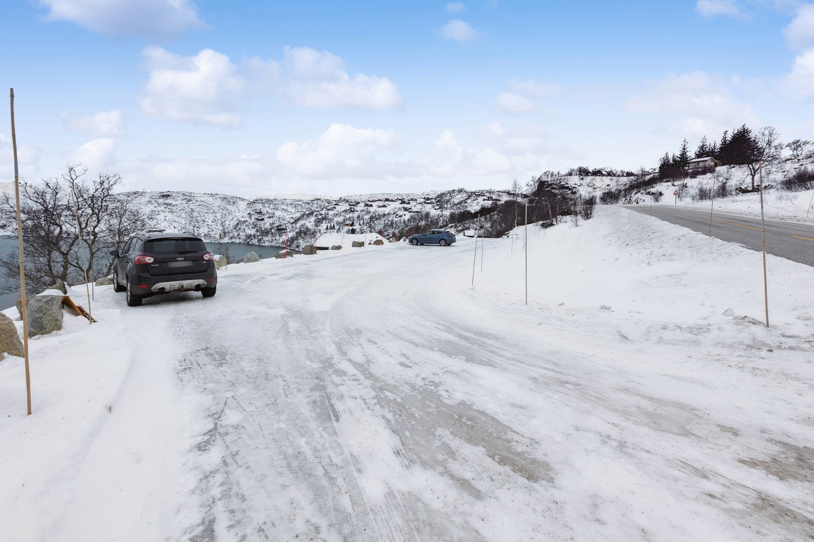 Hytten har retten på 2 parkeringsplasser. Galleribilde