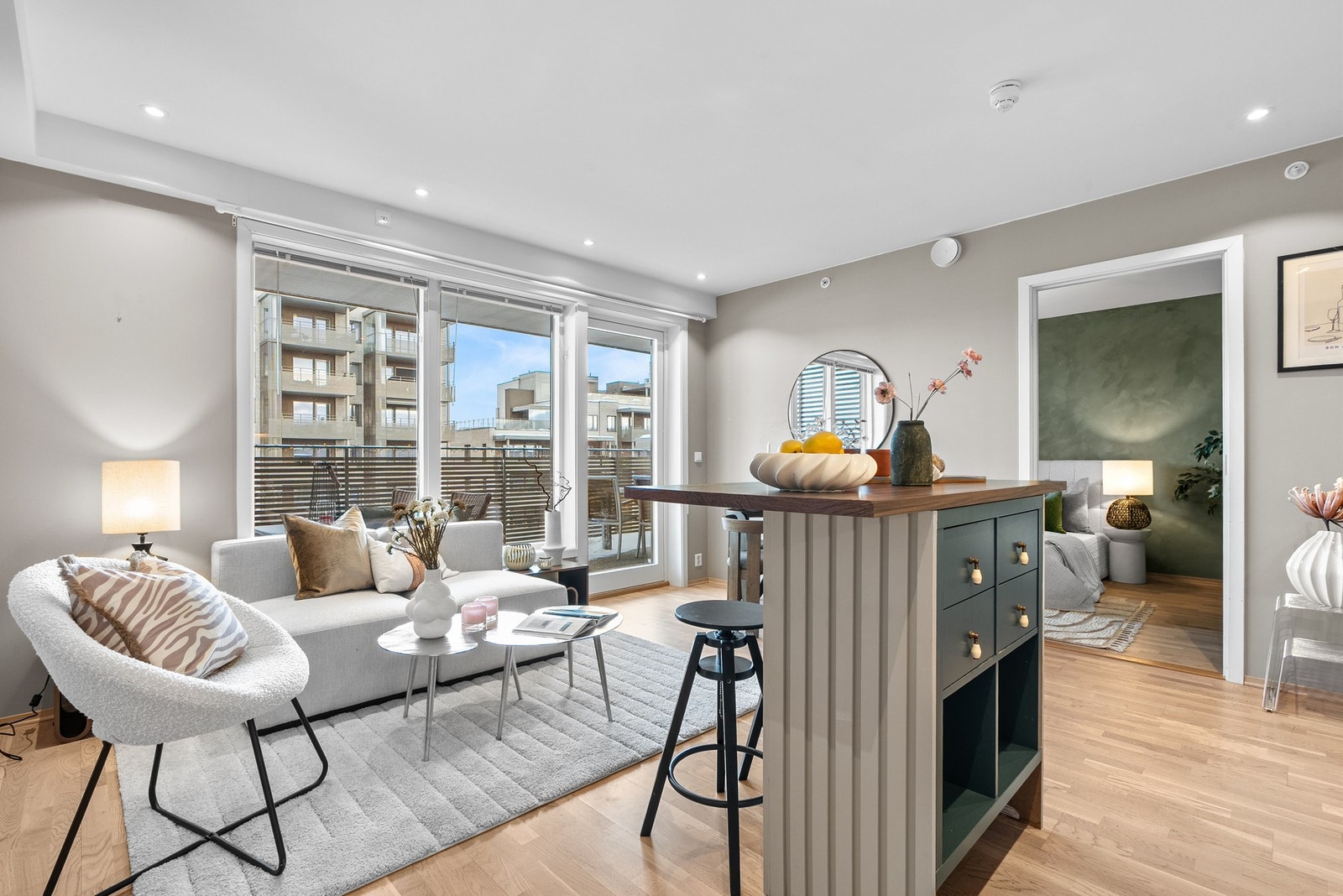 Leiligheten holder en god standard på alt av innredning og overflater, og har en standard fra 2017. Galleribilde