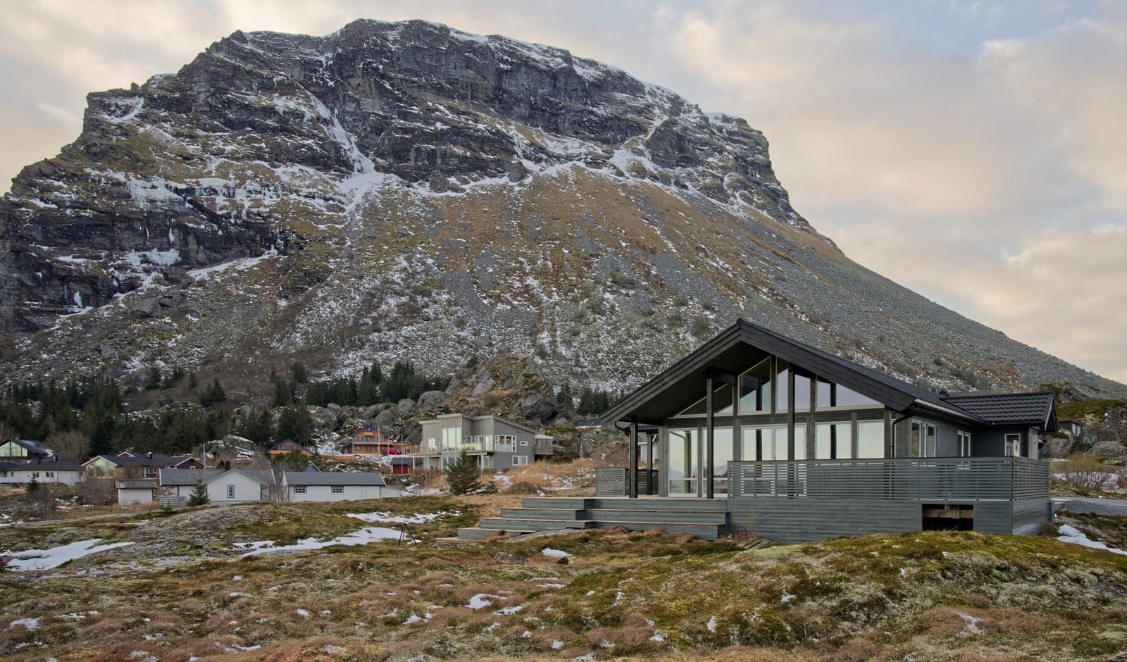 Her bor man fredelig, solrikt og samtidig nært alt man trenger i hverdagen Galleribilde