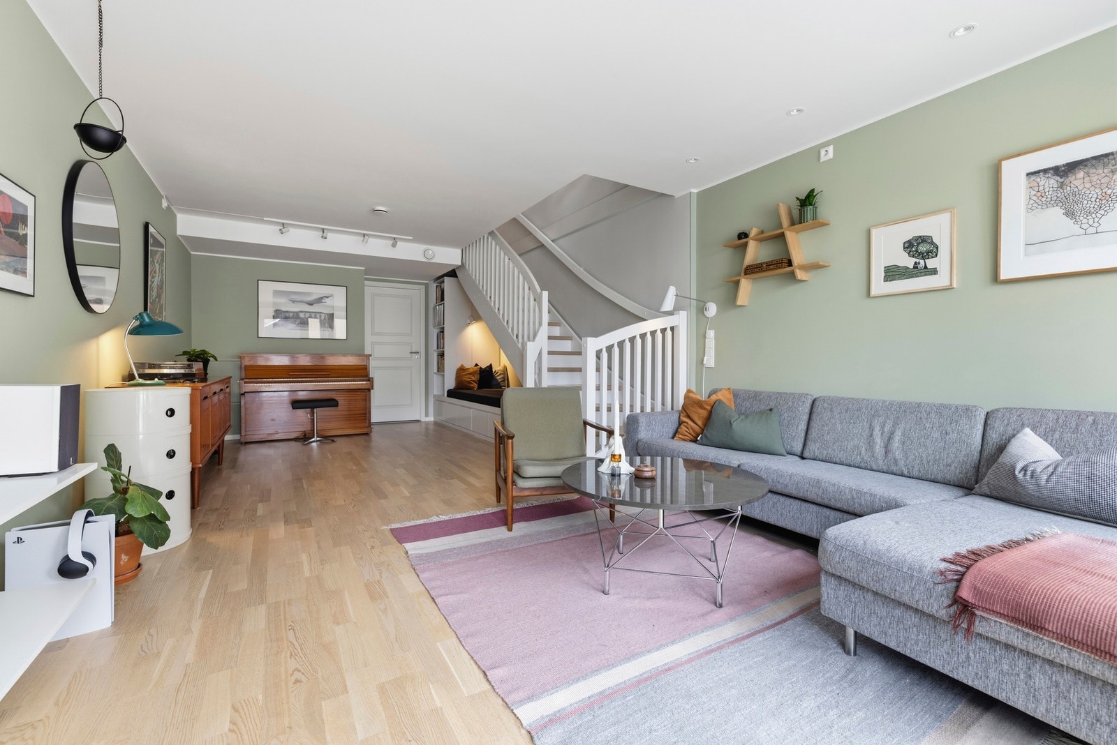 Stuen er naturlig inndelt i ulike soner Galleribilde