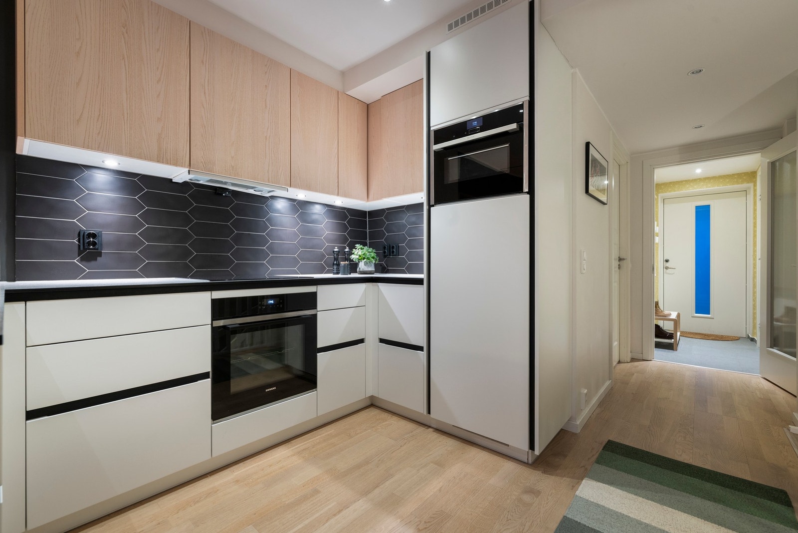 Godt med benke- og lagringsplass Galleribilde