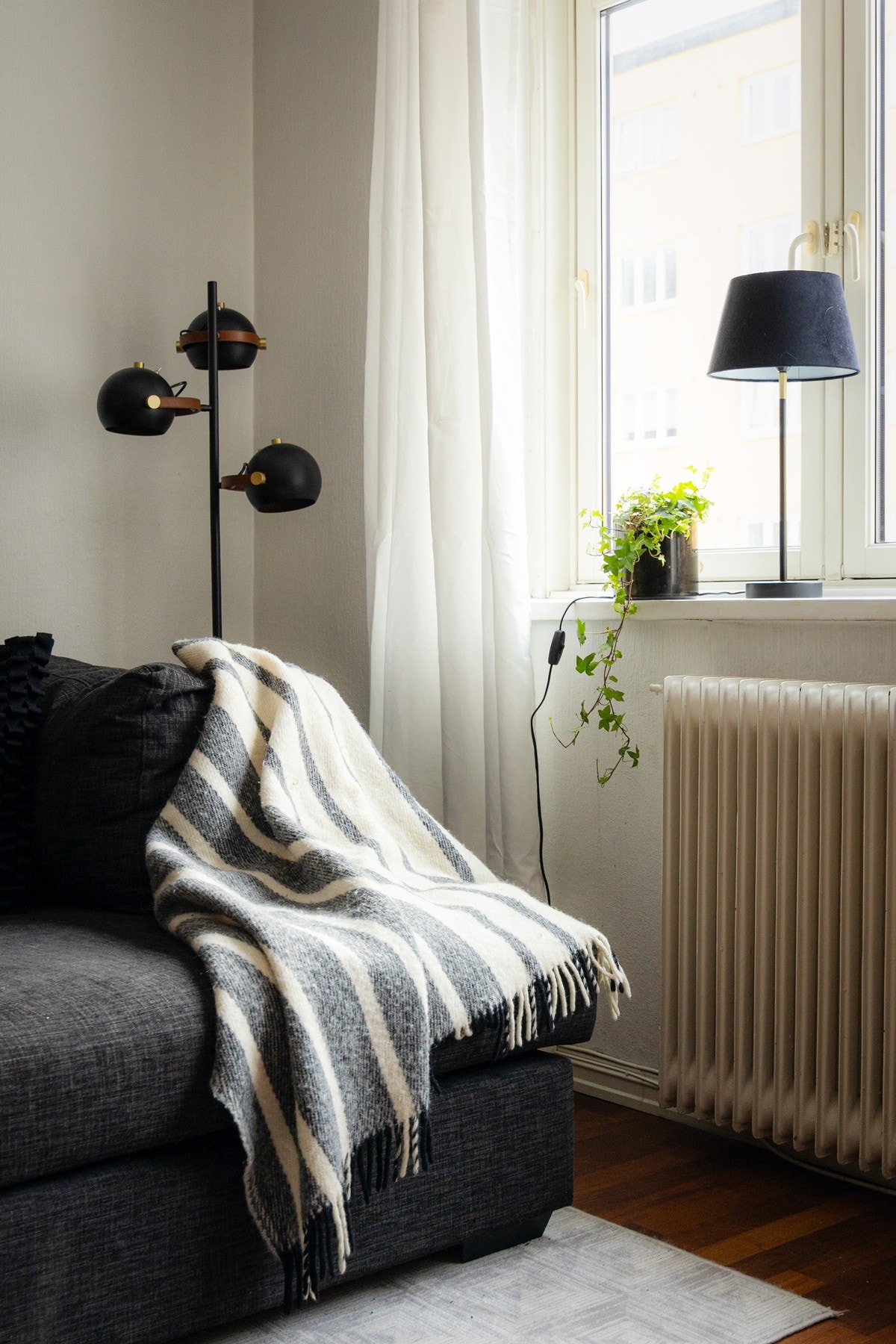 Boligen ligger i en høy første etasje og har en rolig beliggenhet i nærområdet. Galleribilde