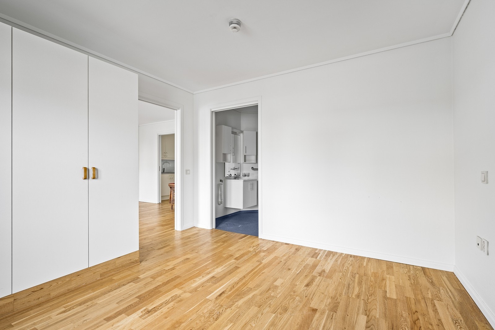 Fra soverommet er det direkte inngang til badet. Galleribilde