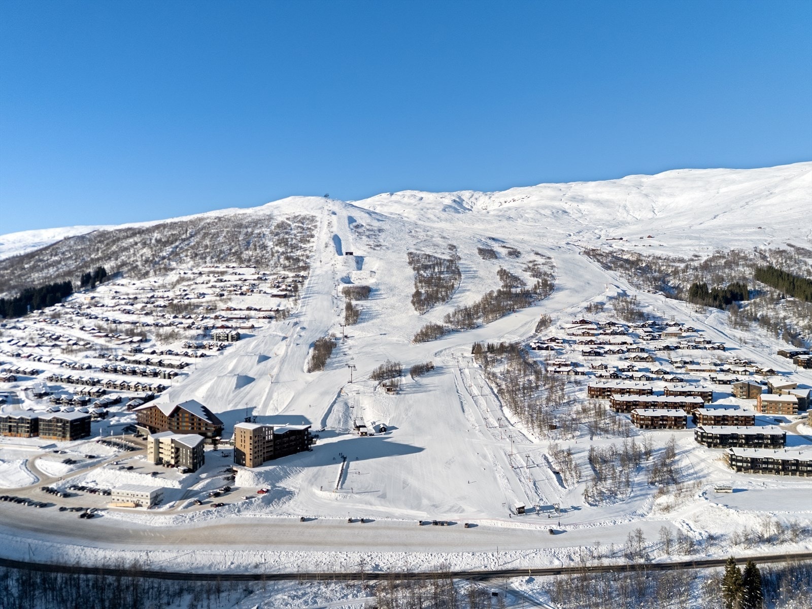 Myrkdalen har et stort skianlegg med 22 skiløyper og 9 heiser. Galleribilde