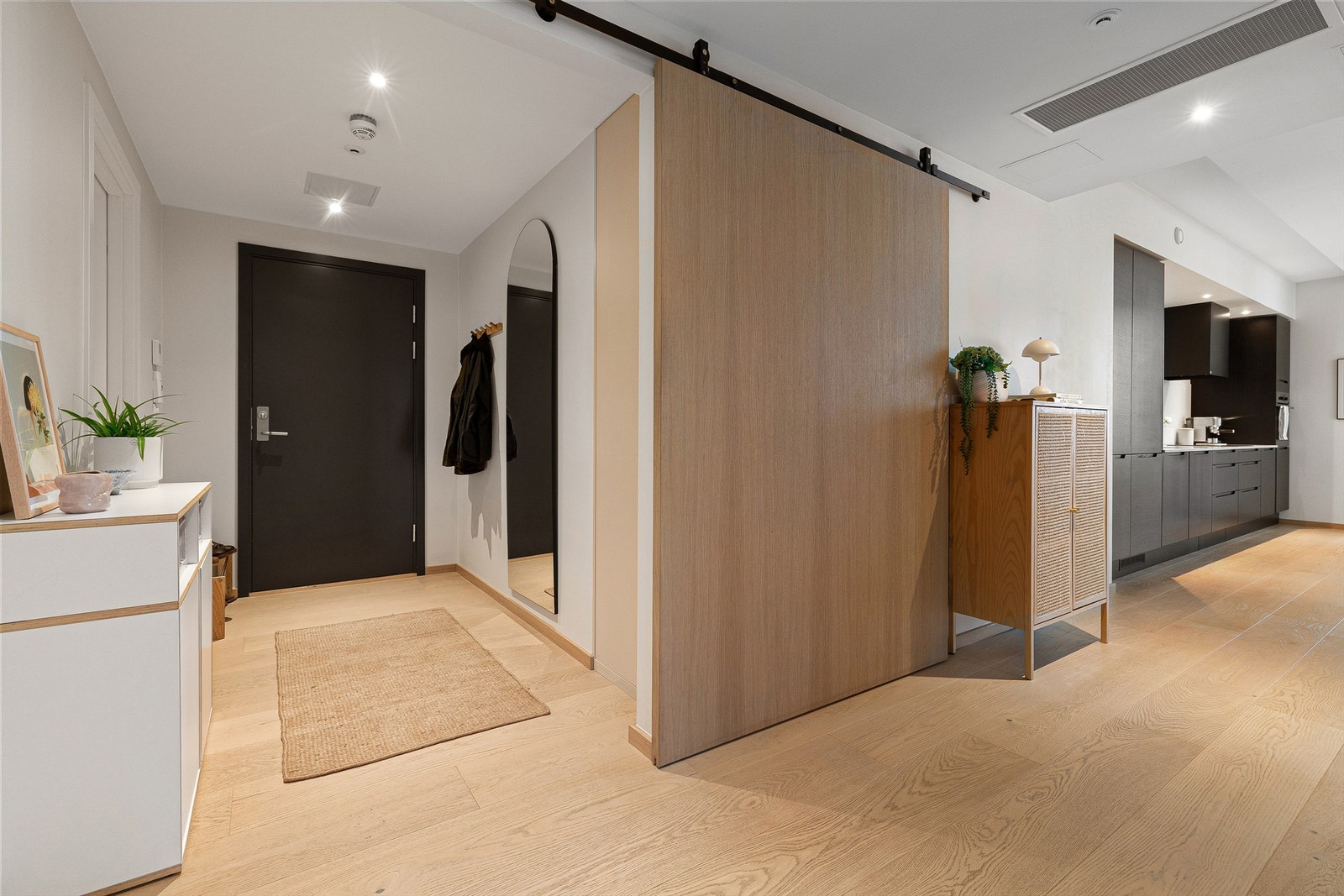 Vannkunsten er miljøsertifisert i henhold til Breeam-Nor, som stiller høye krav til materialvalg, energiøkonomi og inneklima. Leiligheten har balansert ventilasjon med varmegjenvinning. Galleribilde