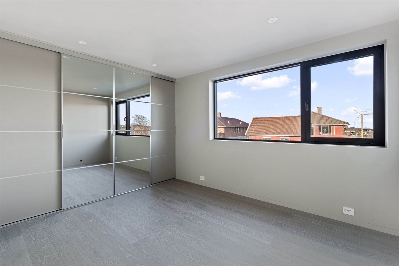 Soverom med innebygget garderobeskap Galleribilde