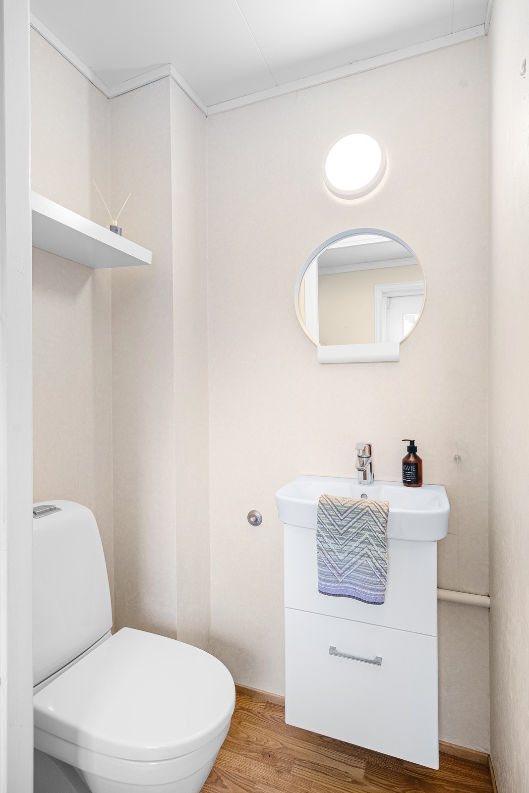 I gangen er det gjestetoalett Galleribilde