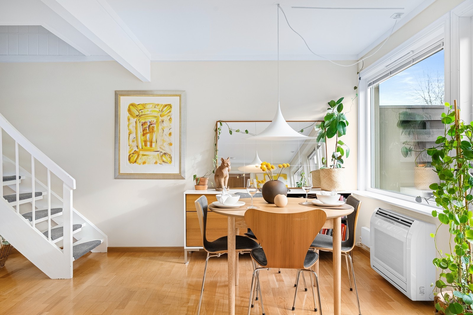 Varmepumpe som sørger for behagelig temperatur året rundt Galleribilde