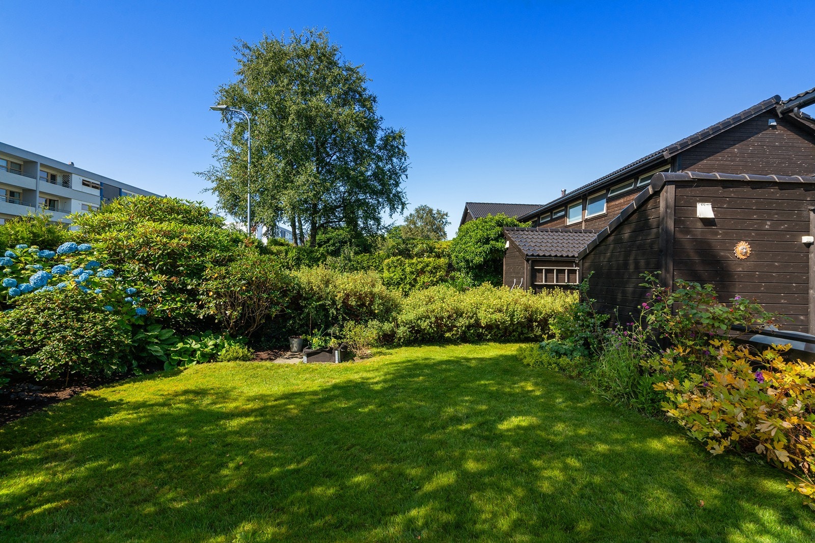 Hage med god boltreplass for de små Galleribilde