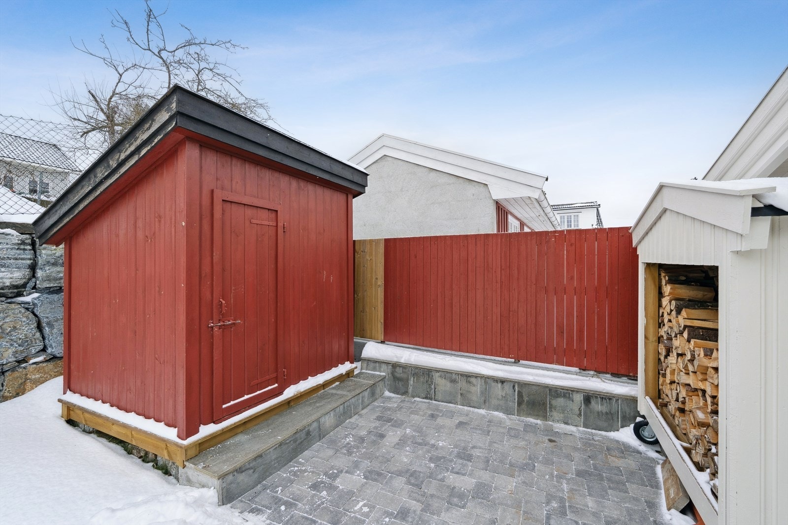 Nyere redskapsbod på tomten Galleribilde