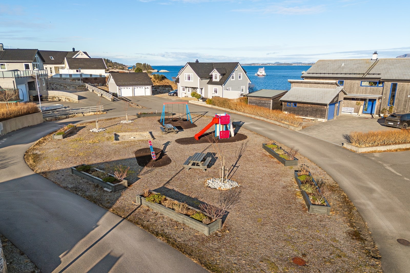 Fra boligen er det kort gangavstand til en koselig lekeplass. Galleribilde