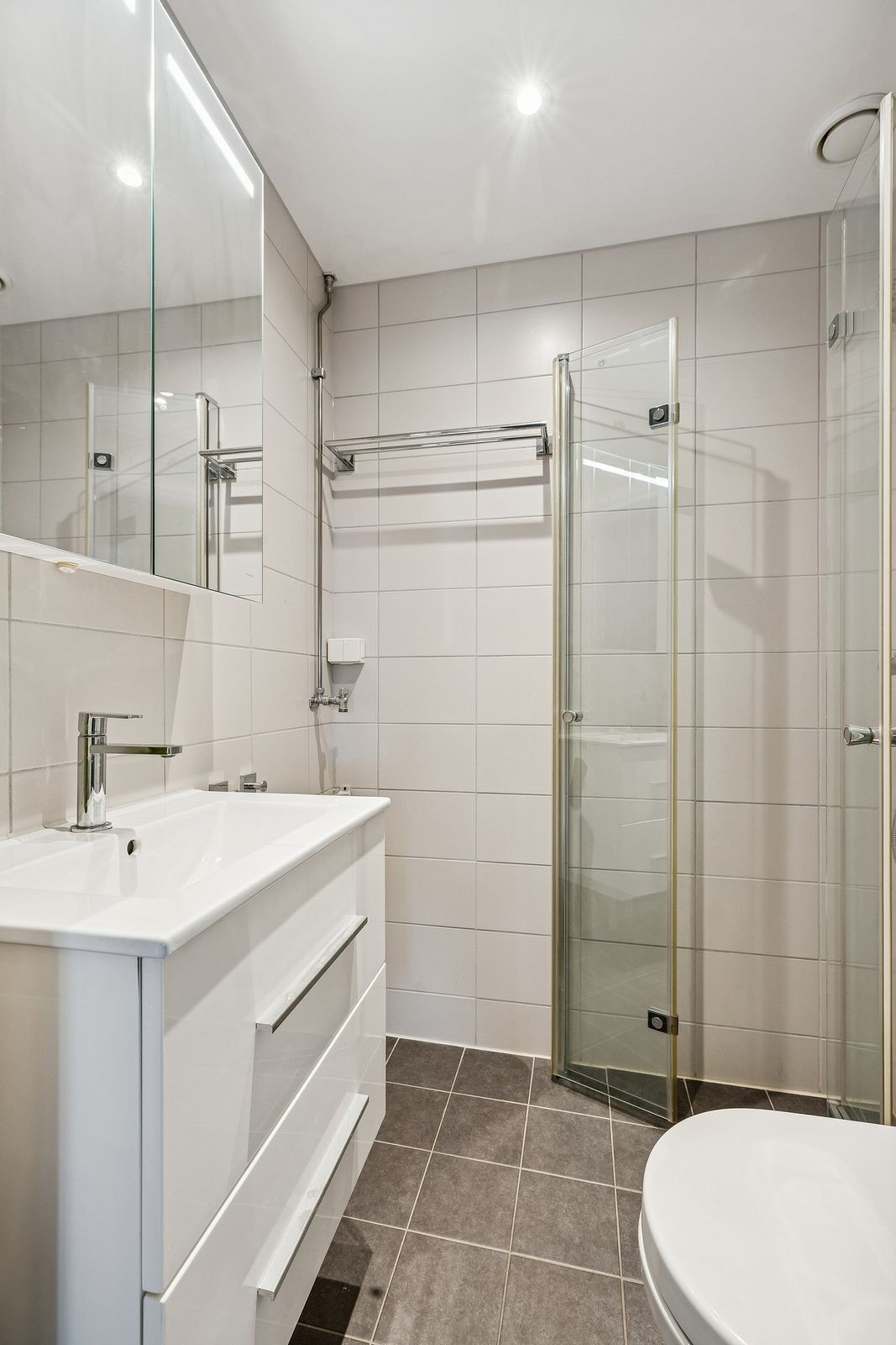 Opplegg til vaskemaskin i hjørnet Galleribilde