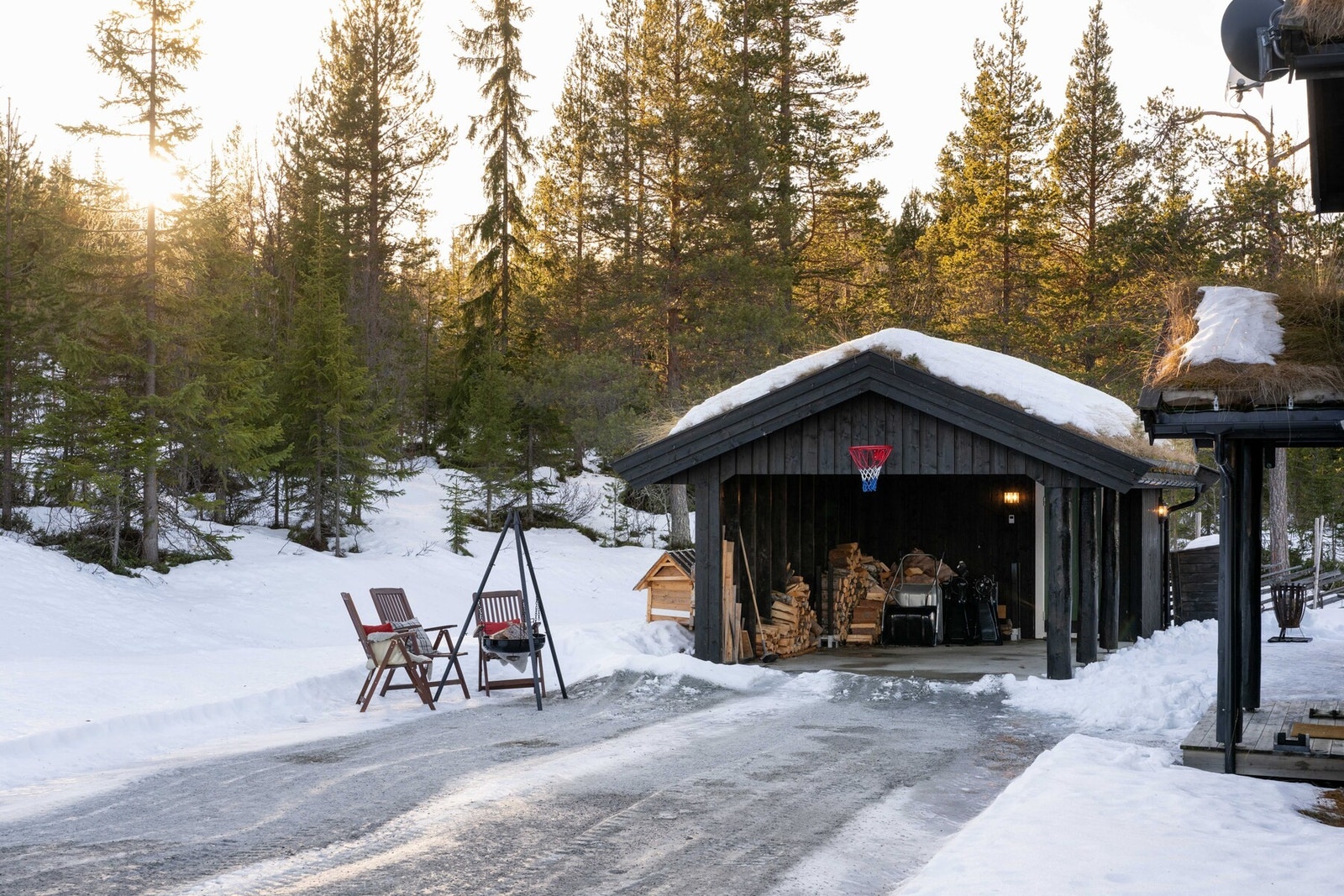 Carport på hytta er en sjelden luksus! Galleribilde