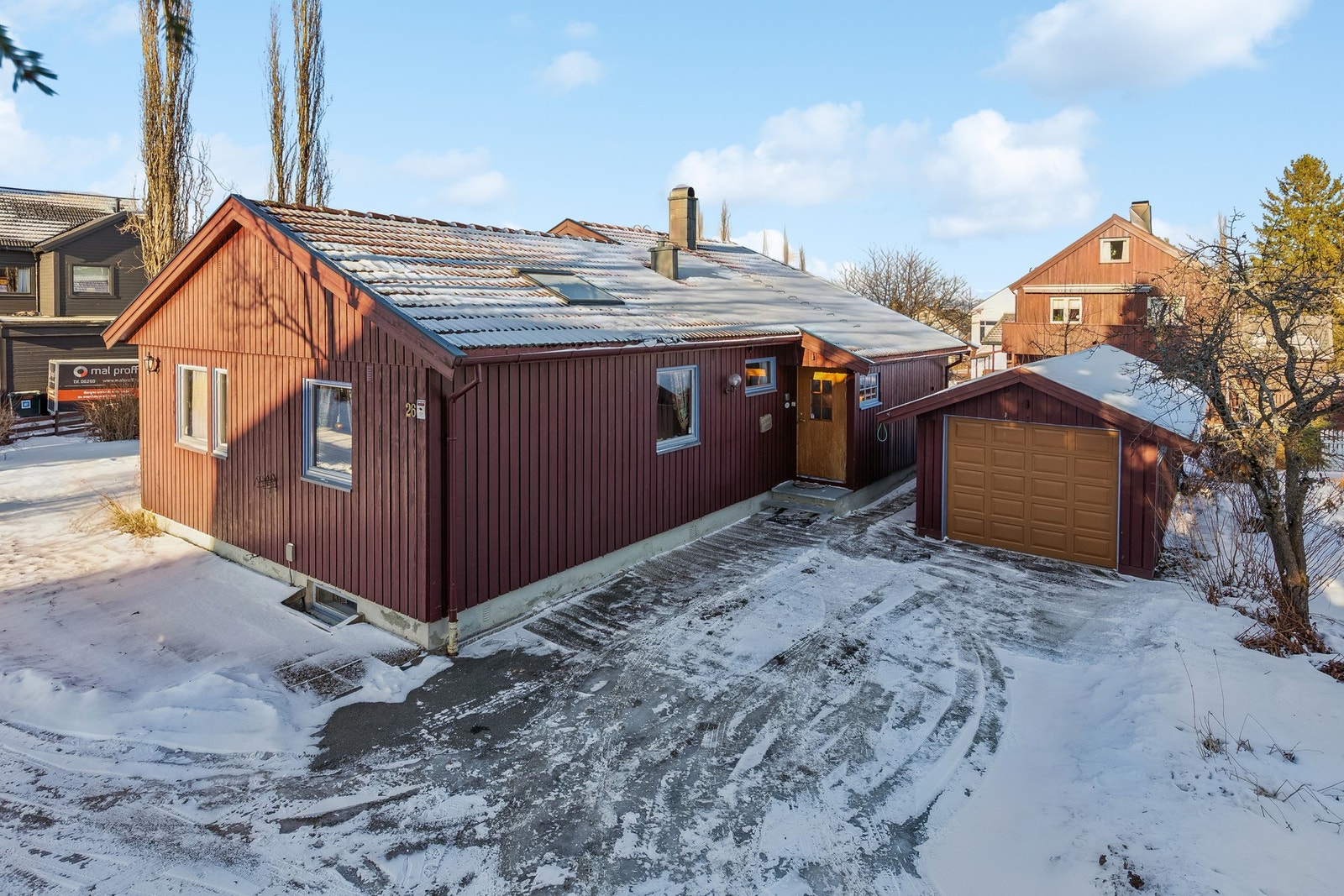 Her har du muligheten til å kapre deg en enebolig på 210 kvm med innredet kjeller og garasje! Galleribilde