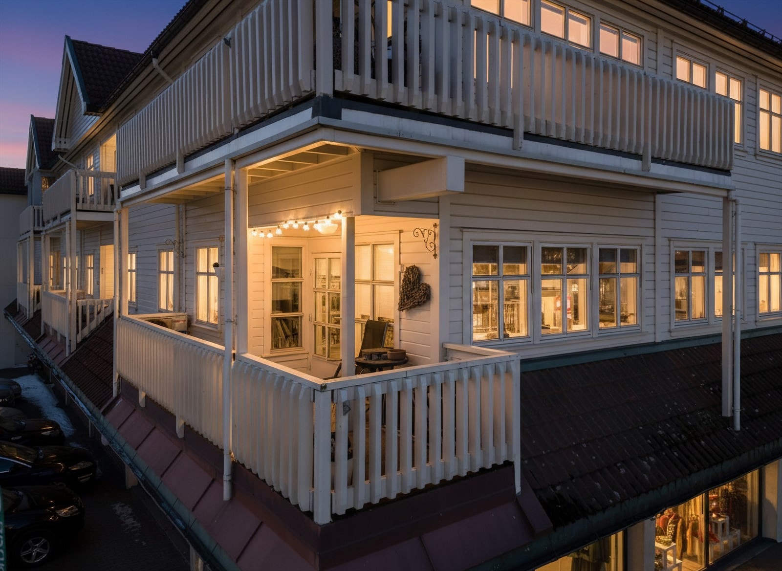 Romslig balkong mot sentrum Galleribilde