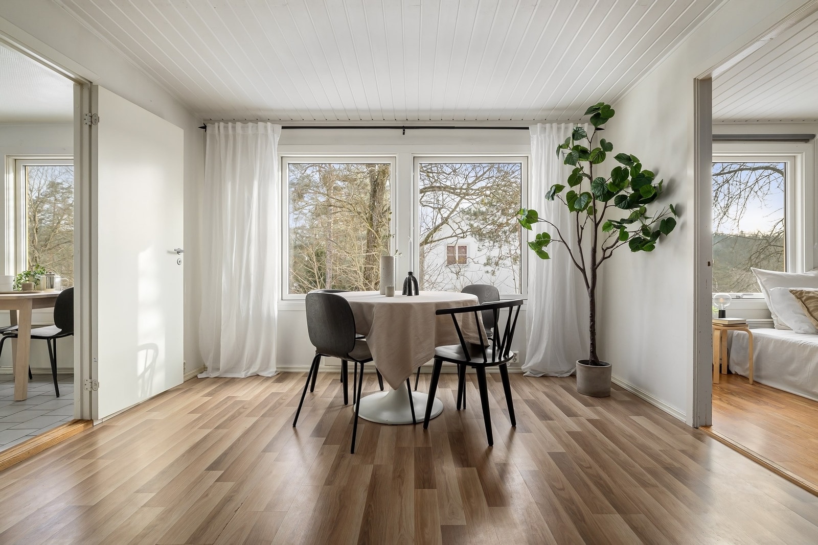 En lys og hyggelig 2-roms beliggende i naturskjønne omgivelser på "toppen av Tonsenhagen" Galleribilde