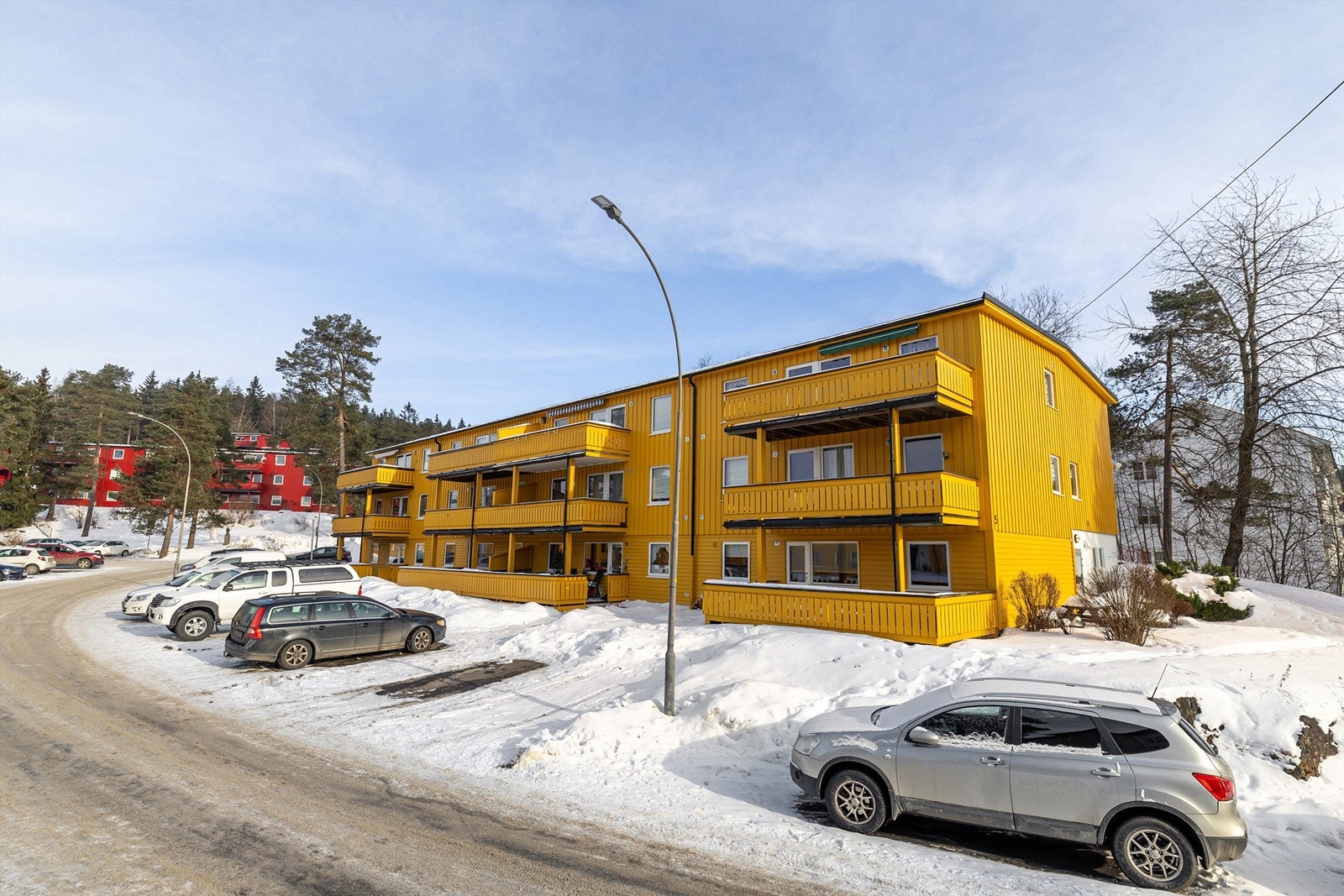 Setter du pris på umiddelbar nærhet til marka og enkel adkomst til sentrum? Da er denne boligen et fantastisk alternativ! Galleribilde