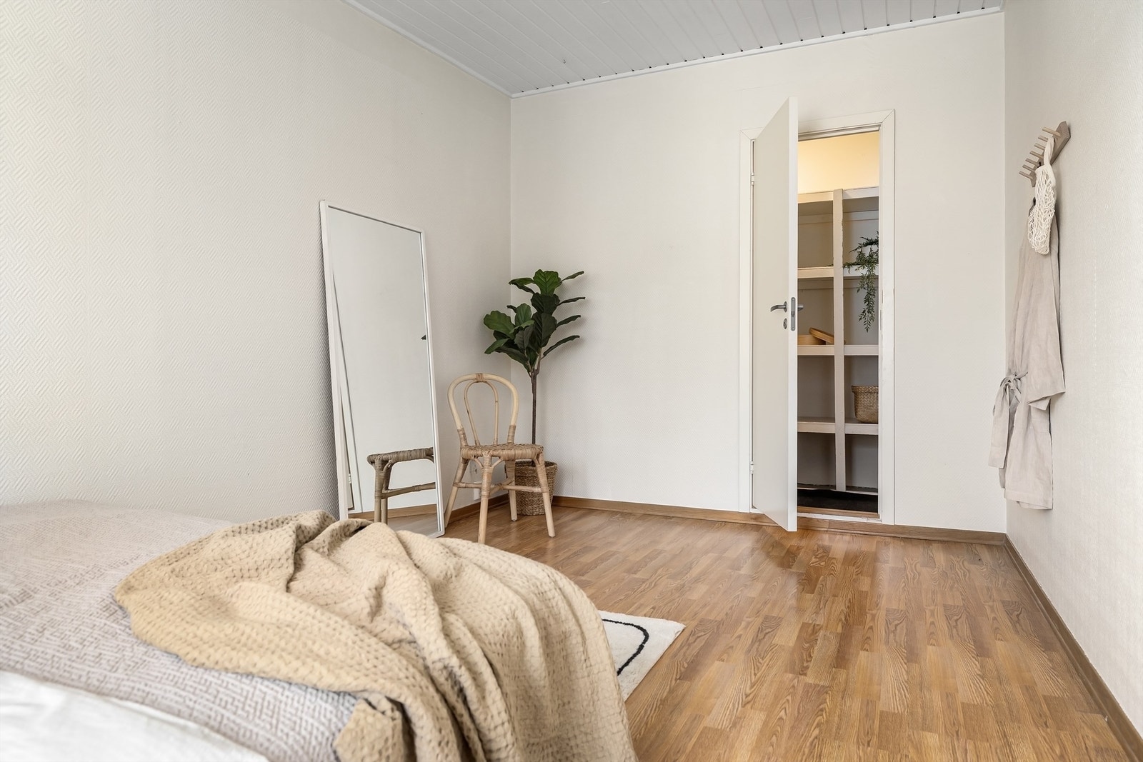 Fra soverommet er det adkomst til en praktisk innvendig bod på 3,5 kvm Galleribilde