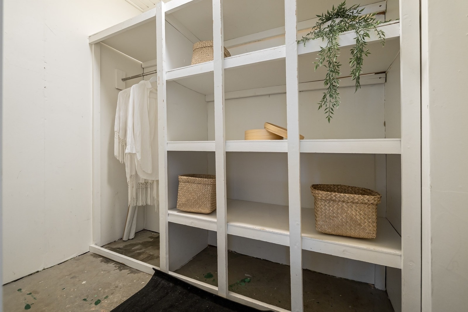 Boden gir god lagringskapasitet og plass til alt man måtte ønske å "gjemme unna" Galleribilde