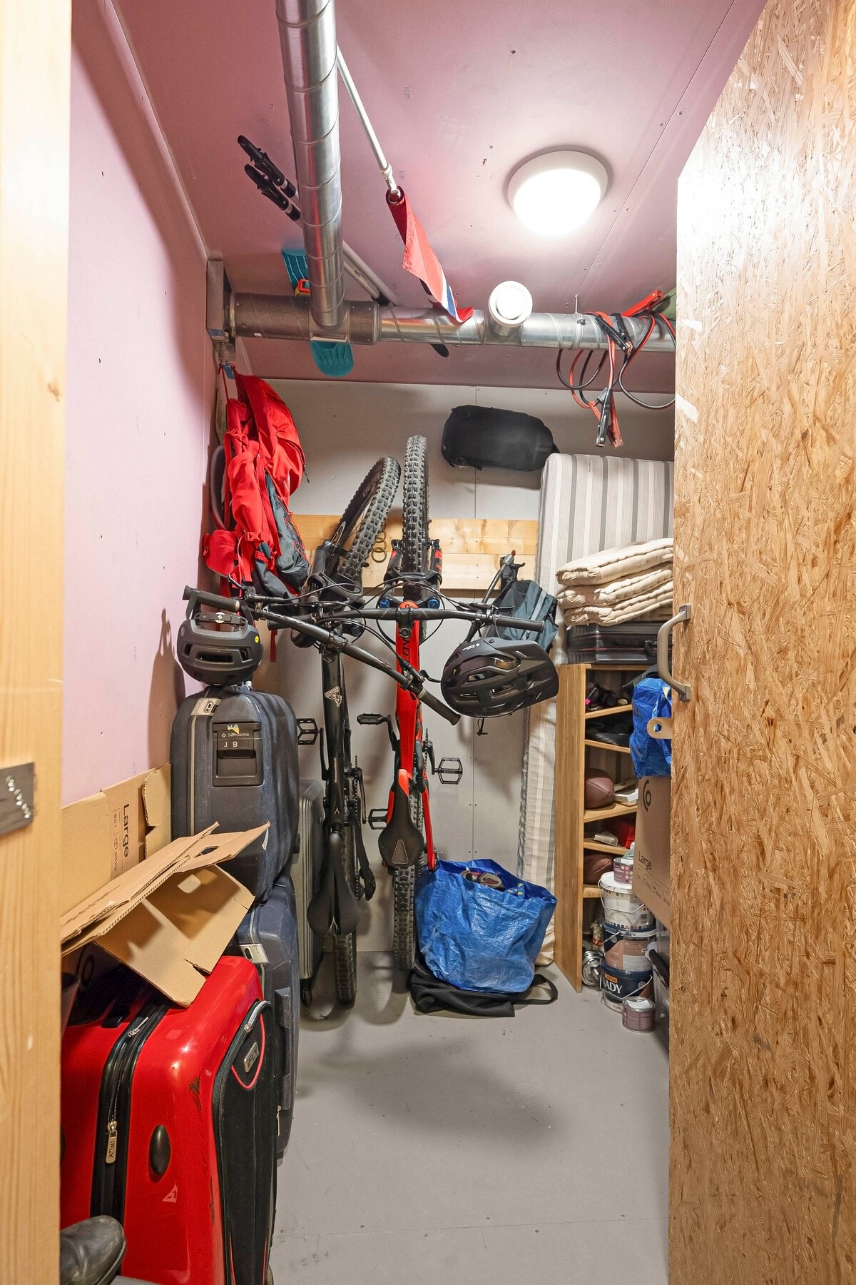 Kjellerbod. Galleribilde