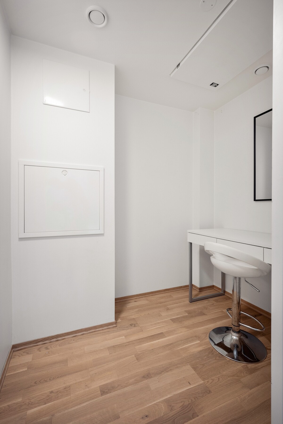 Leiligheten har en praktisk innvendig bod som gir gode oppbevaringsmuligheter. I tillegg disponerer boligen en kjellerbod. Galleribilde