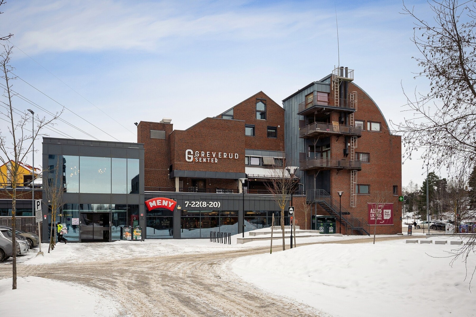 Dagligvarehandelen kan gjøres på blant annet Meny og Rema 1000. Greverud senter ligger i gangavstand og byr på Meny, apotek, serveringssteder samt helse- og velværesenter Galleribilde