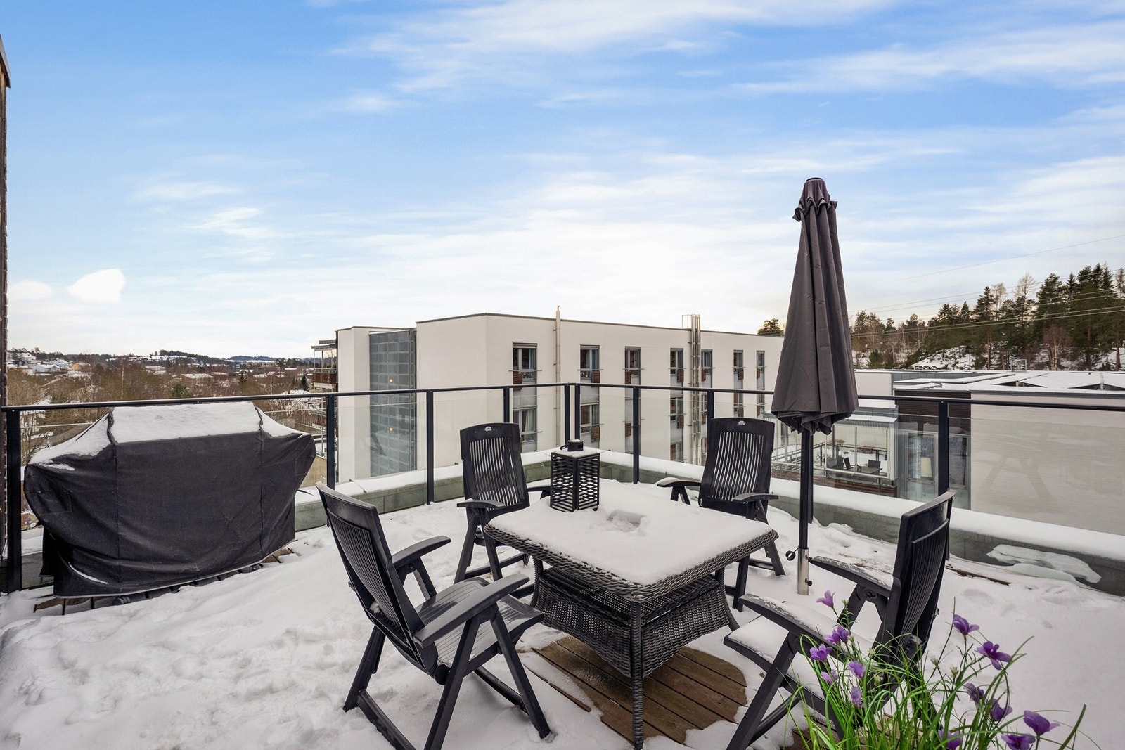 Takaltanen føles som en toppleilighet med panorama utsikt og nydelige solforhold. Galleribilde