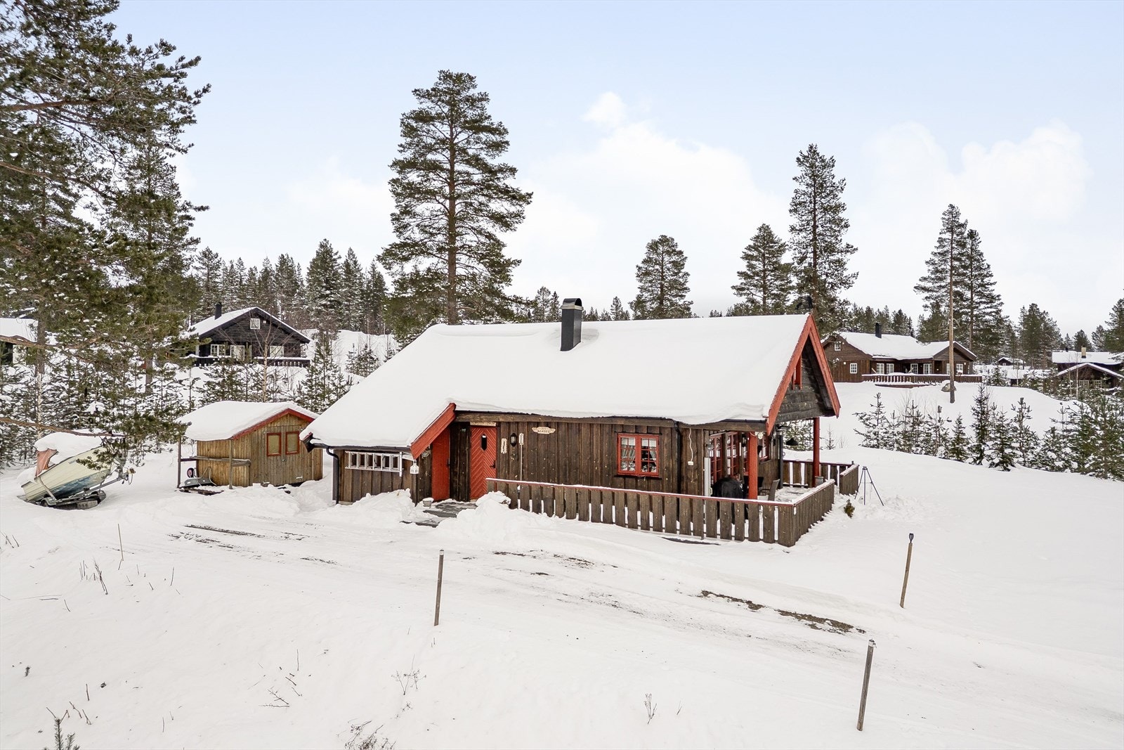 Furutangen hytteområde ligger i Nordre Osen, omtrent så midt i Hedmark som det går an å komme. Beliggende i lik avstand mellom Trysil og Rena, er det et enestående utgangspunkt for aktiviteter sommer som vinter. Galleribilde