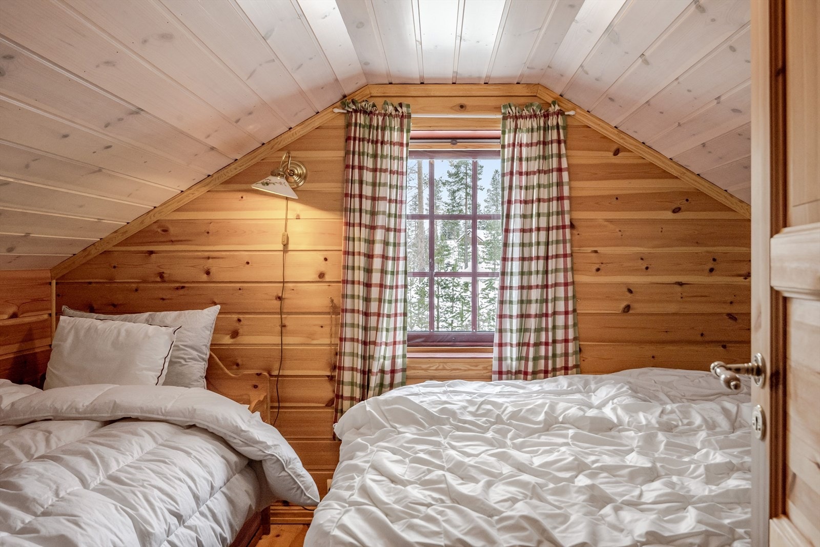 Rom innredet som soverom 4. Det gjøres oppmerksom på at rommet ikke er godkjent for varig opphold. Galleribilde