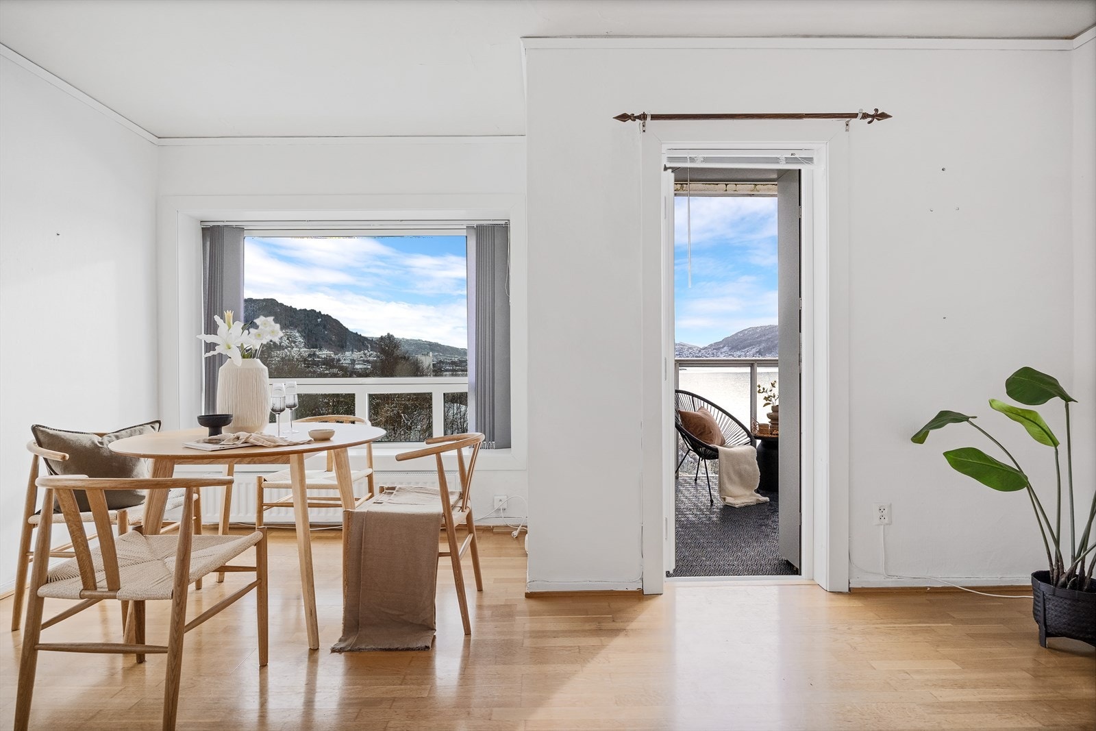 Leiligheten ligger pent til i 7.etasje og har lett adkomst med heis. Galleribilde