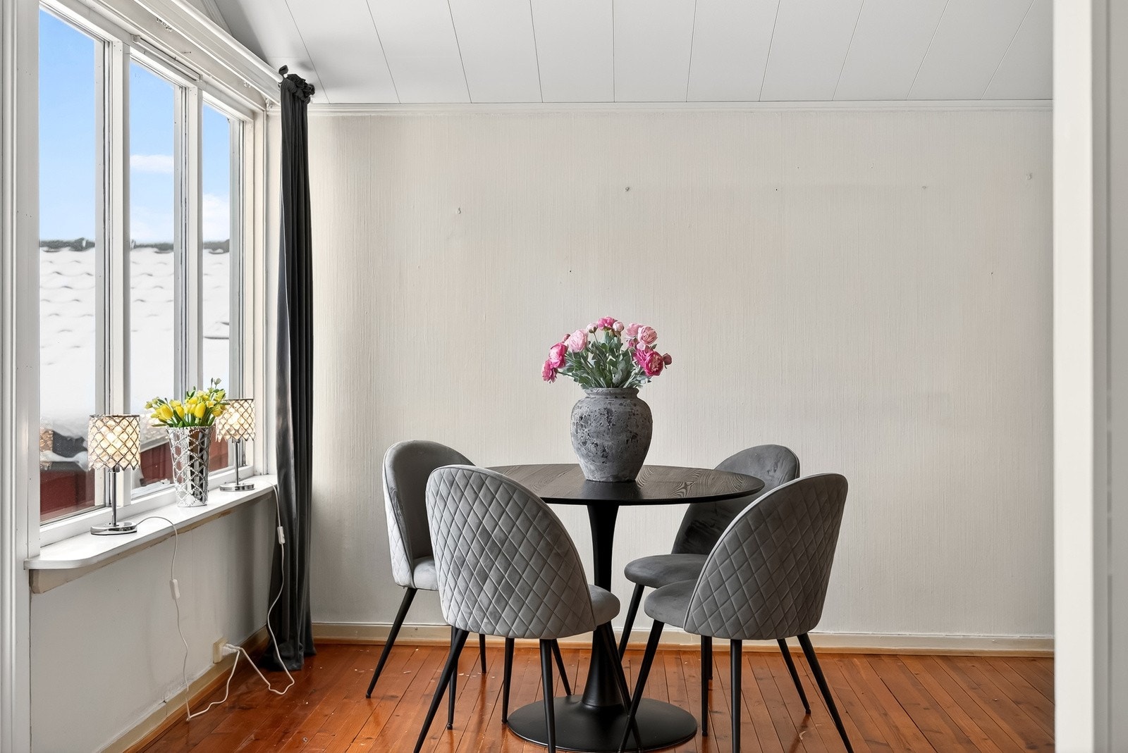 God plass til spisegruppe. Galleribilde