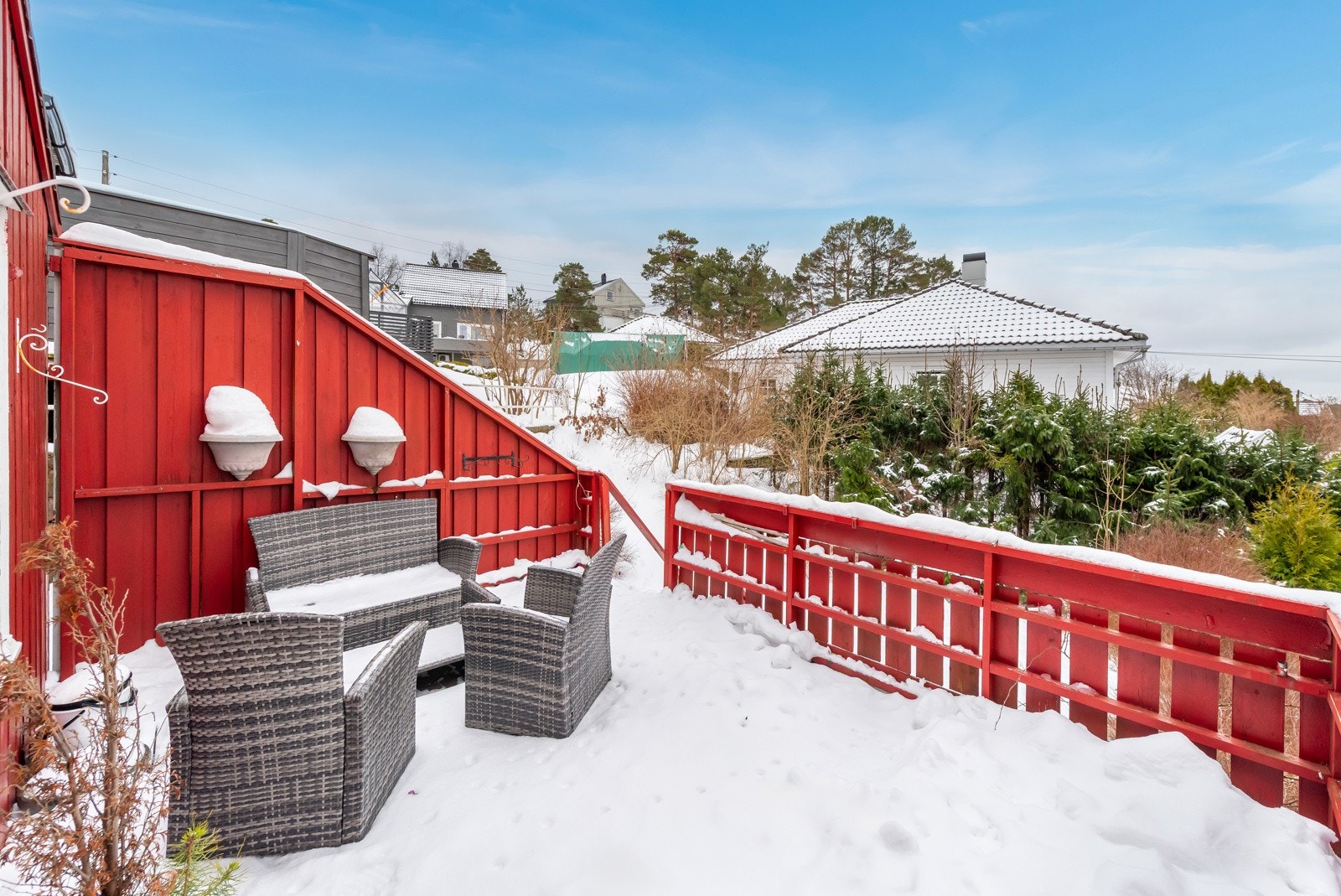 Uteområdene er solrike med koselige innredningsmuligheter. Galleribilde