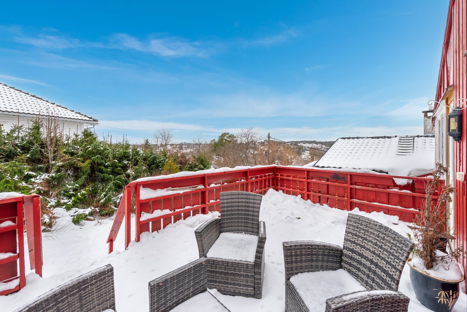 Herfra har man fin utsikt mot Neskilen og nærområdet. Galleribilde