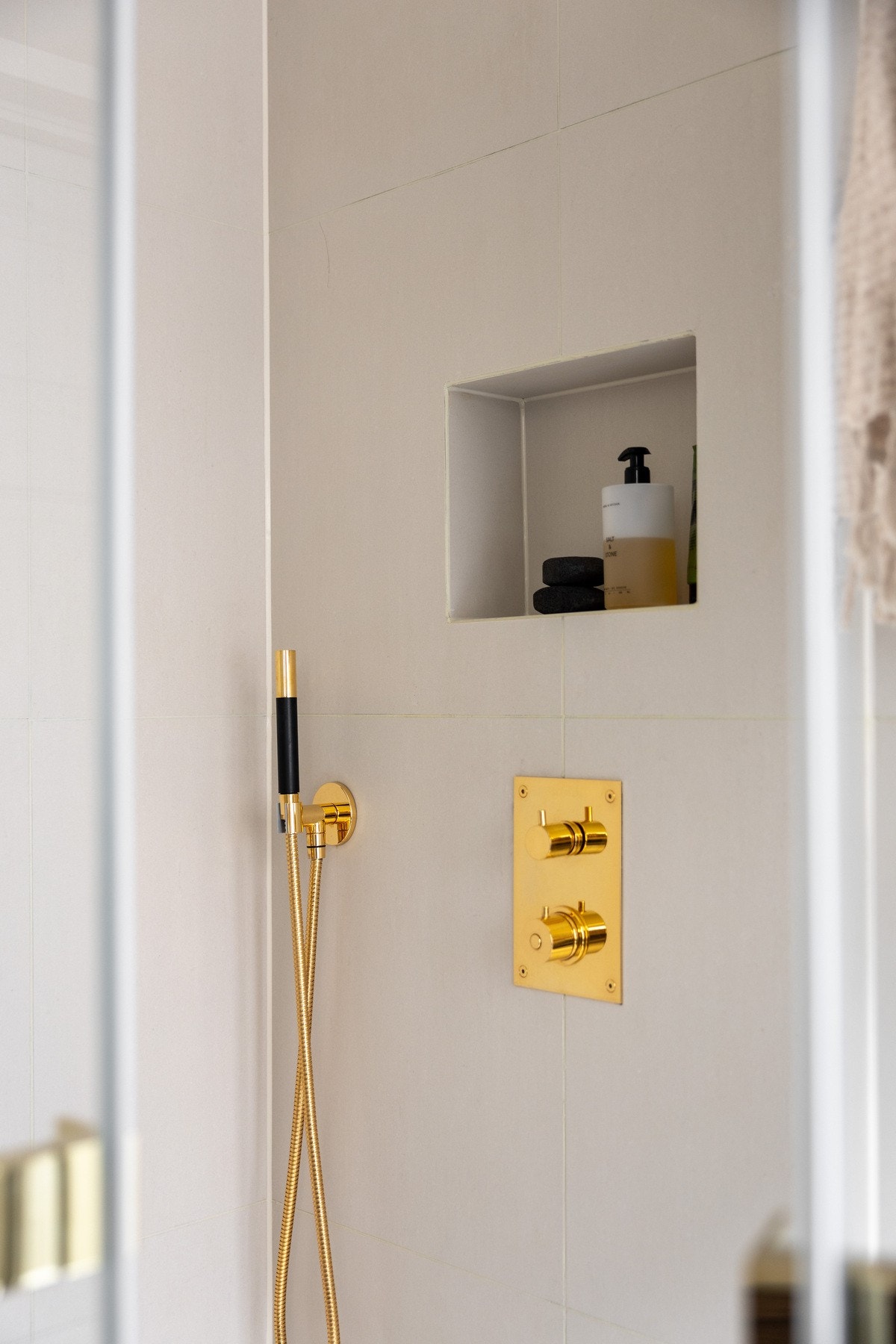 Praktisk plassbygd hylleløsning. Galleribilde