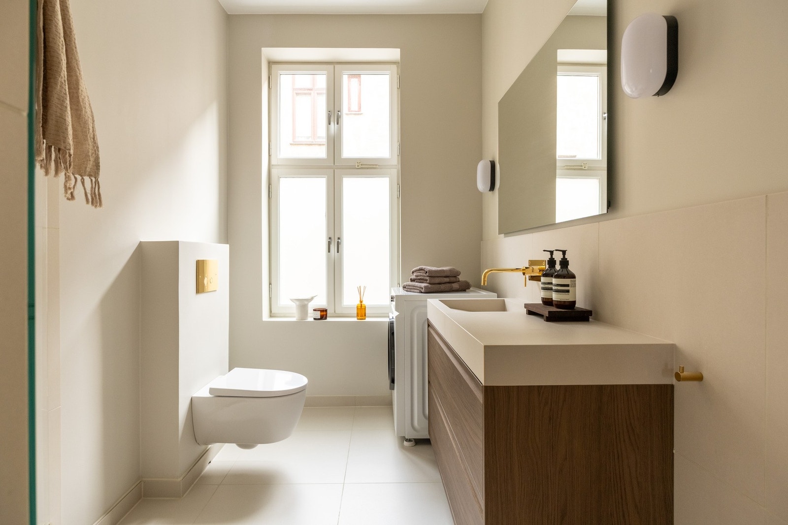 Delikat helfliset bad fra 2024 med gulvvarme. Galleribilde