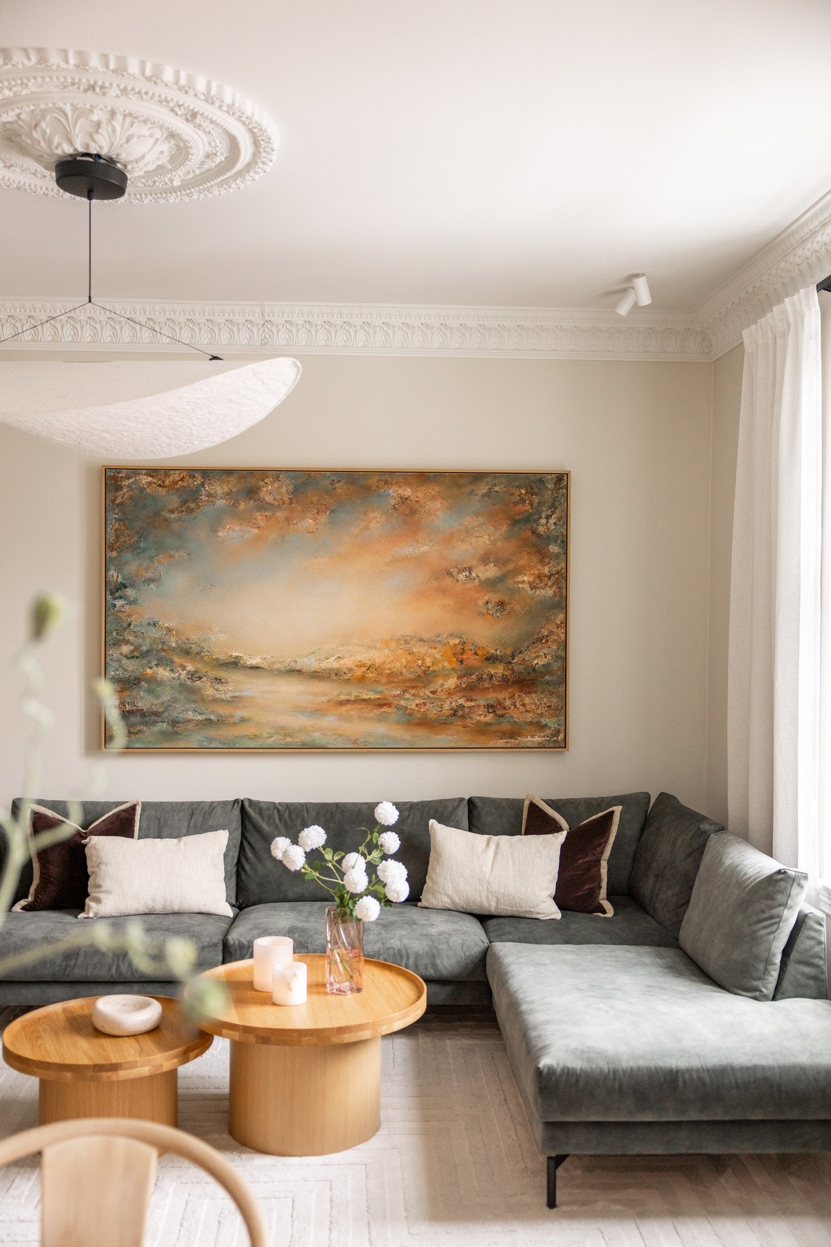 Overflatene er malt i en moderne og behagelig fargetone. Galleribilde