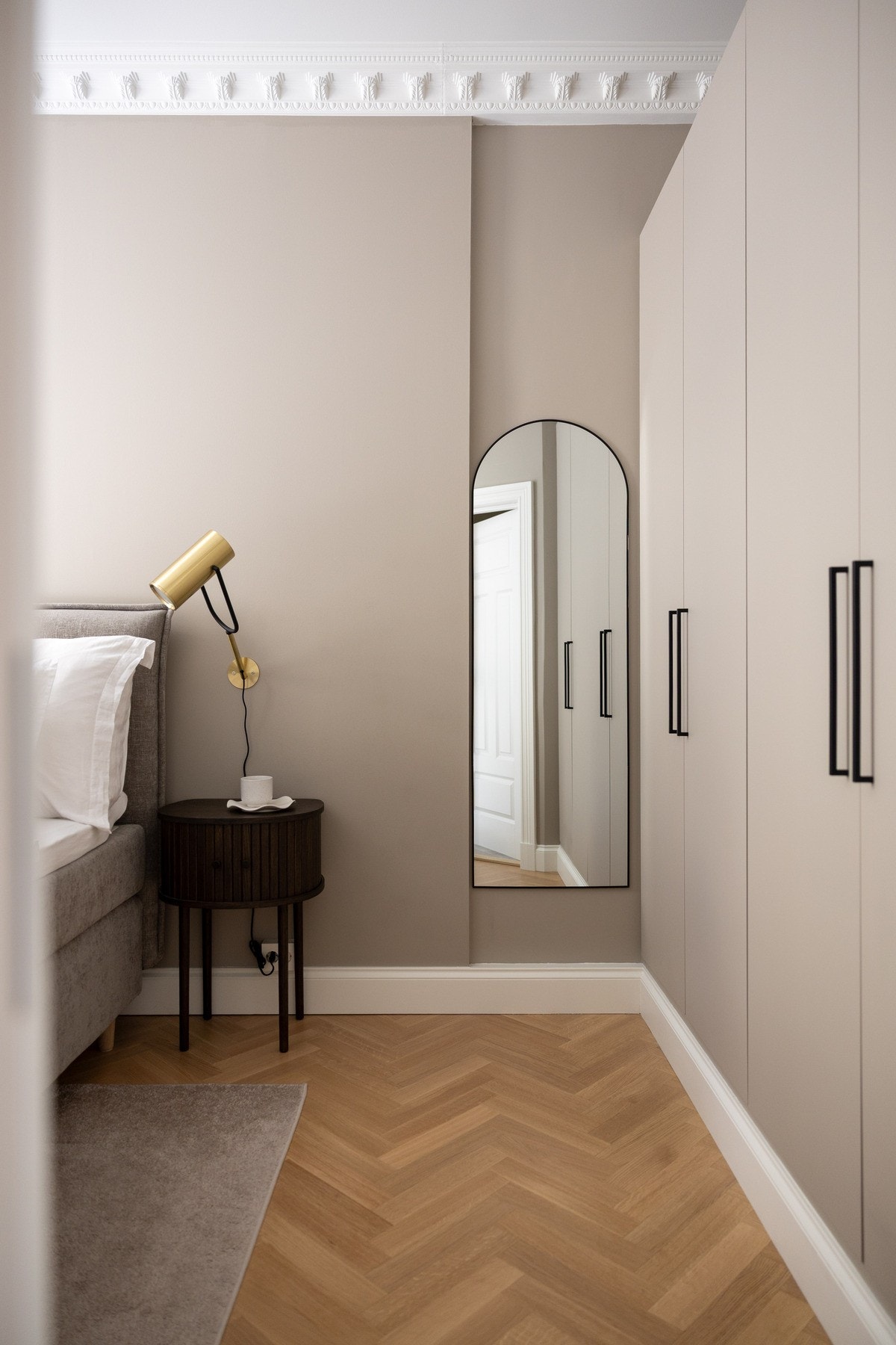 Legg merke til de brede gulvlistene som gir et eksklusivt preg. Galleribilde