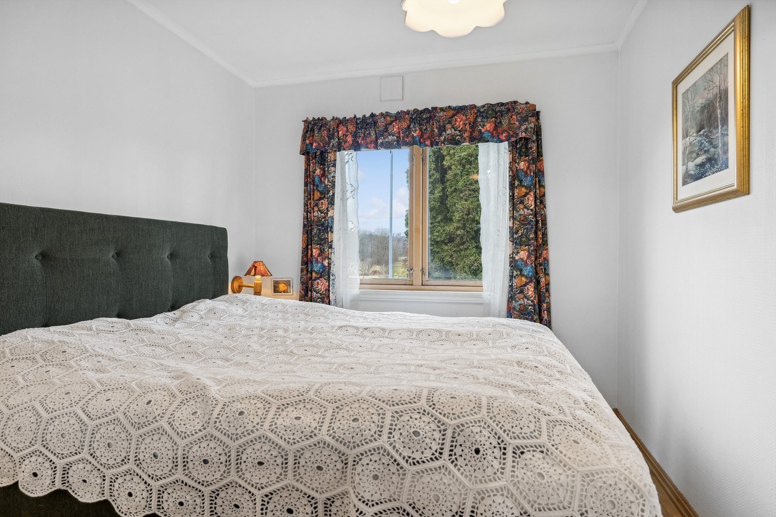 Lyst og hyggelig soverom i 1. etasje Galleribilde