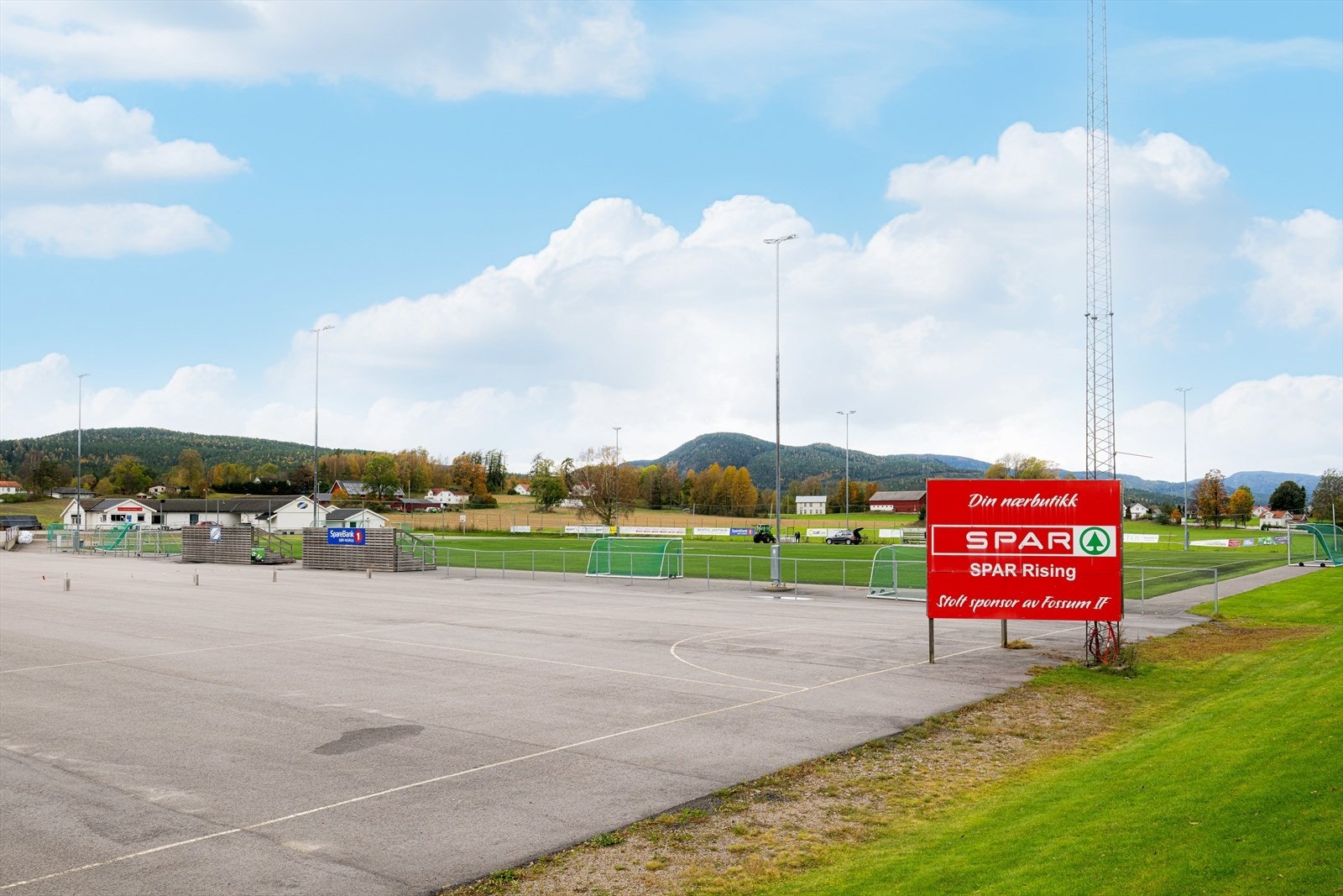 Her bor du nær skoler, barnehage og idrettsplassen på Fossum. Galleribilde