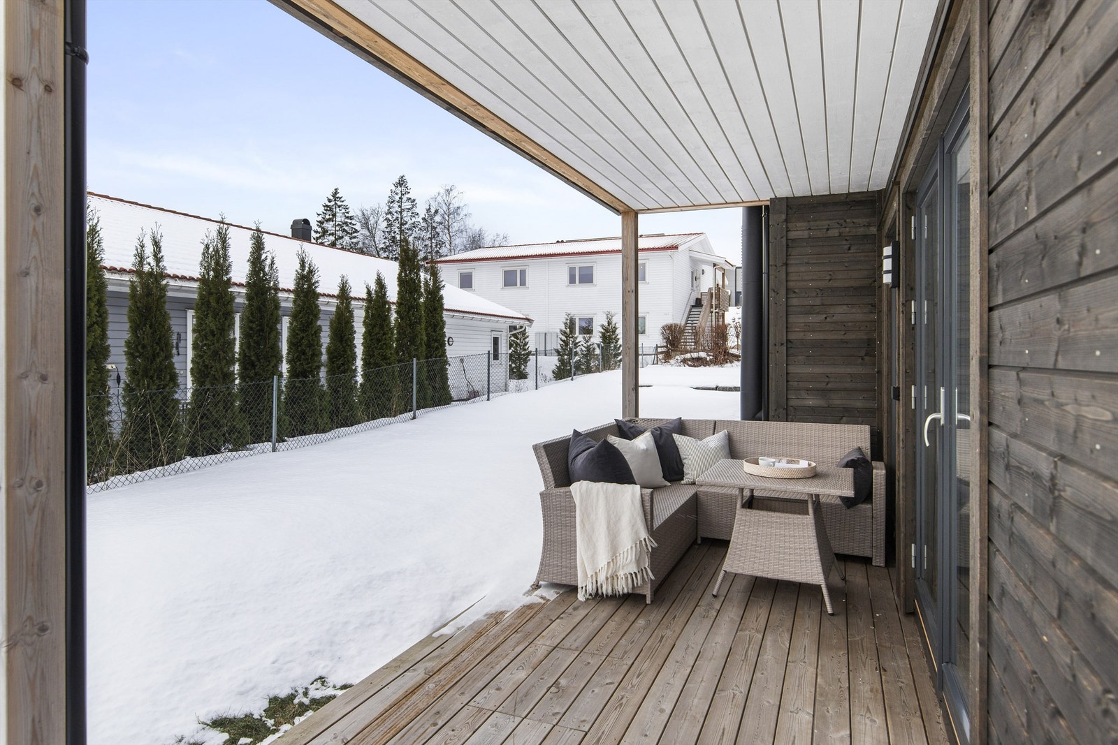 Overbygget terrasse med tilgang til hage Galleribilde