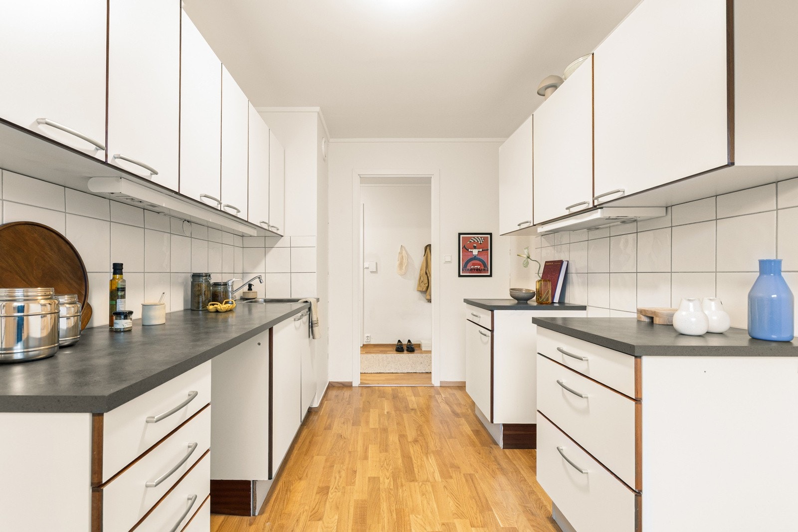 Opplegg for frittstående oppvaskmaskin, komfyr og kjøl/fryseskap. Galleribilde