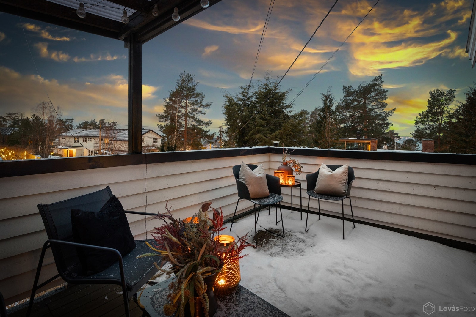 Levegger av trekonstruksjoner gir en usjenert og privat atmosfære. Galleribilde