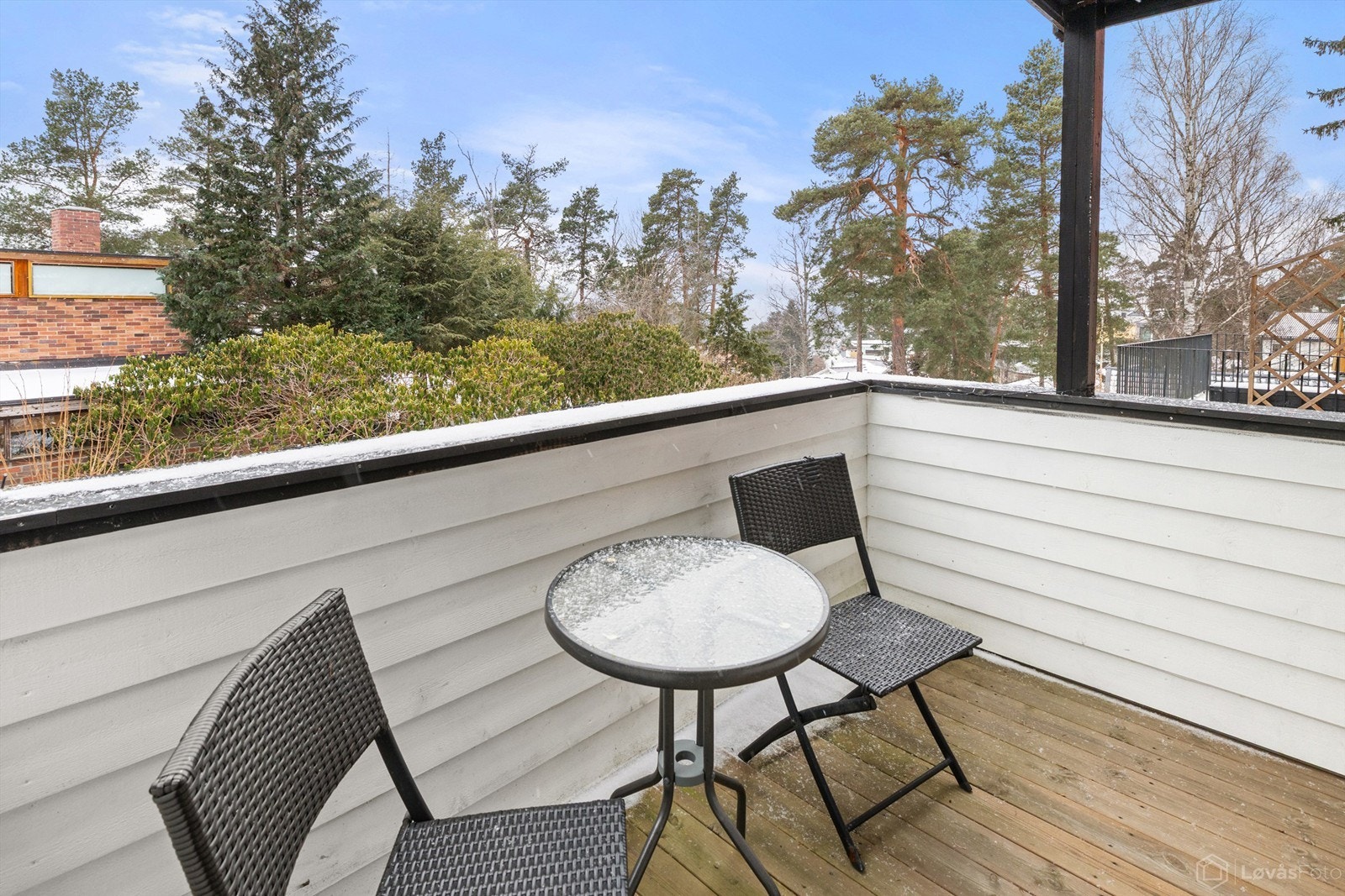 Balkongen på 6 m² har plass til en liten sittegruppe. Galleribilde