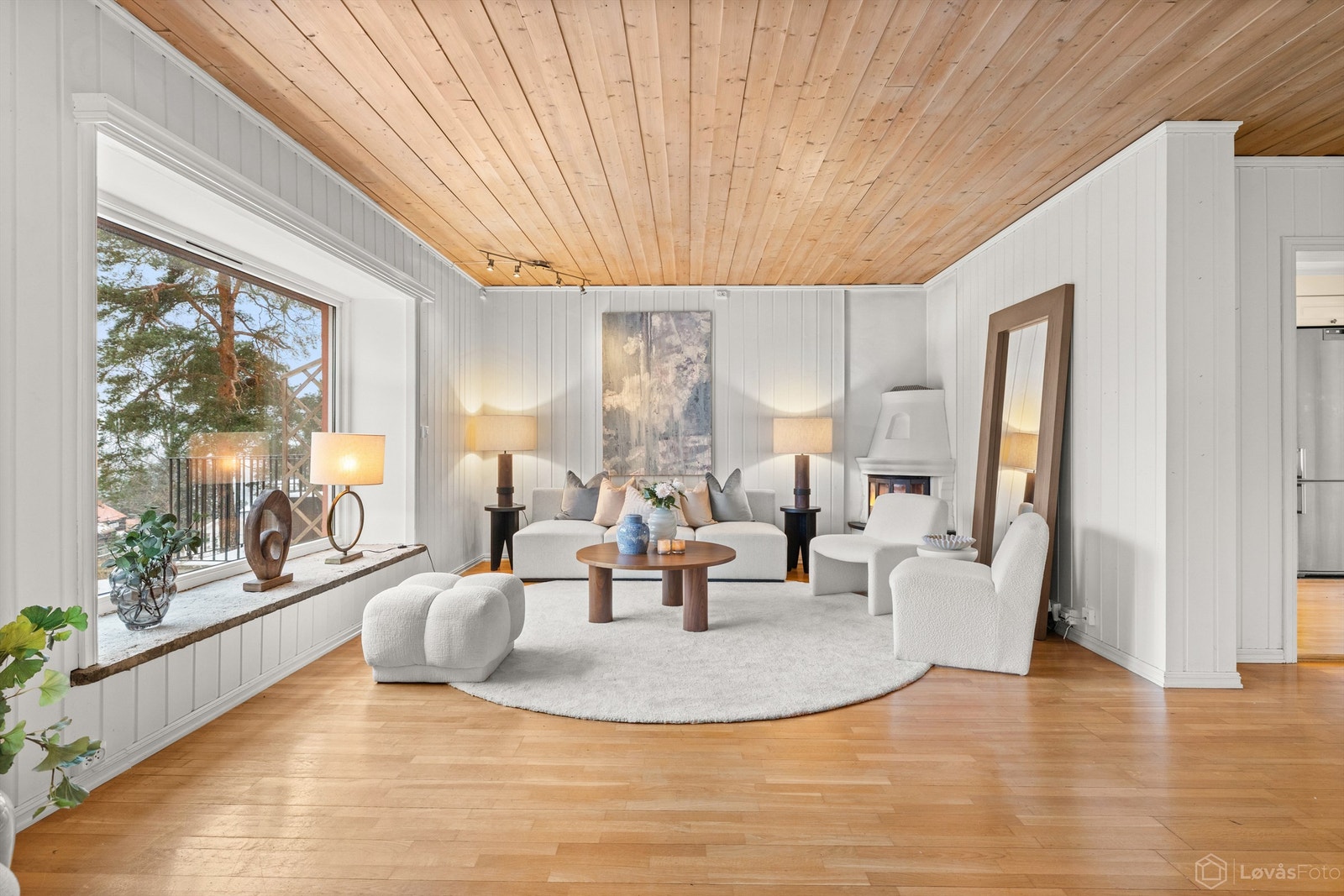 Her er det god plass til flere sittegrupper og sosialt samvær. Galleribilde