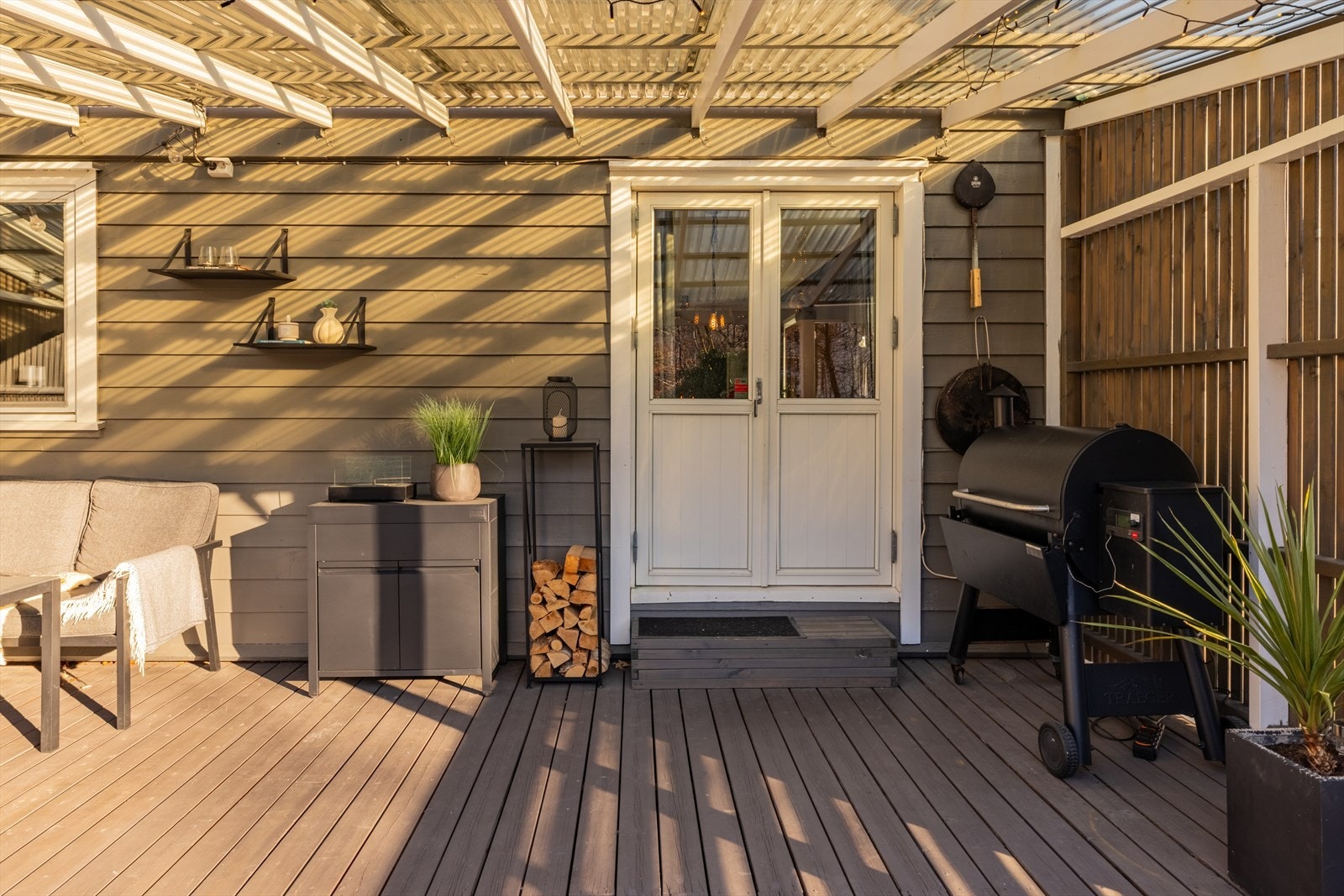 Takkonstruksjonen er fra opprinnelig byggeår (1983). Taktekkingen er opplyst å være skiftet i 2023. Oppgradering av taktekkingen bidrar til redusert vedlikeholdsbehov i tiden fremover. Galleribilde