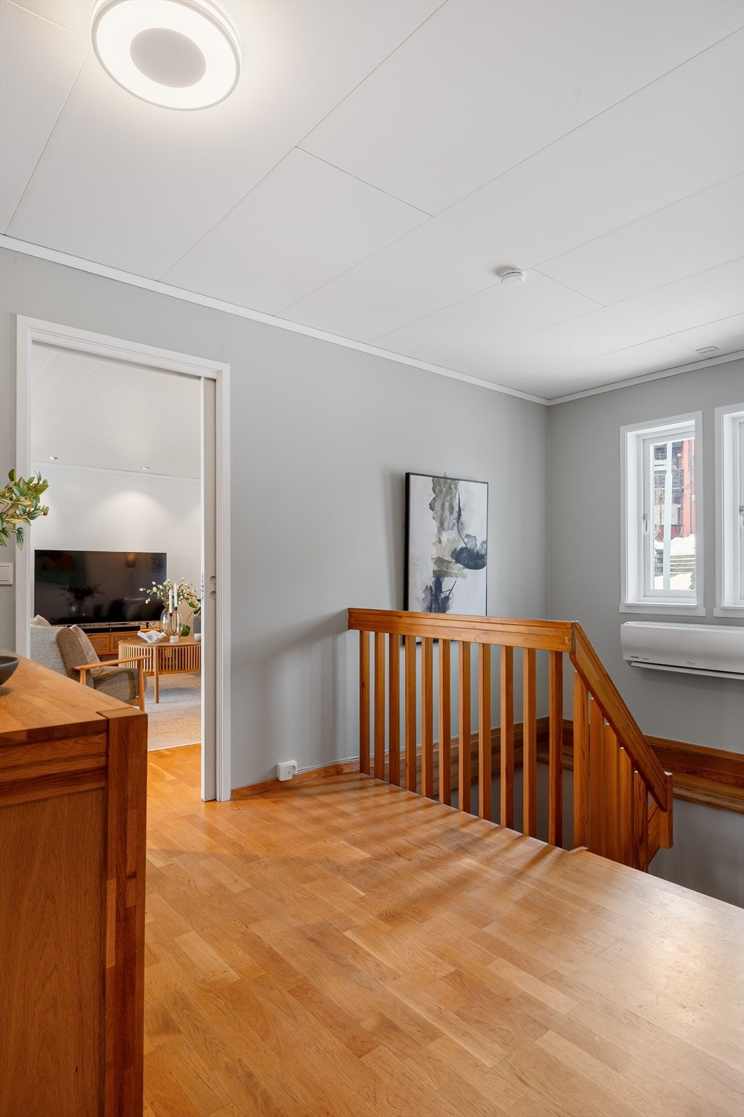 I trappen er det montert luft-til-luft varmepumpe som sørger for en god og jevn varme på vinterstid. Galleribilde