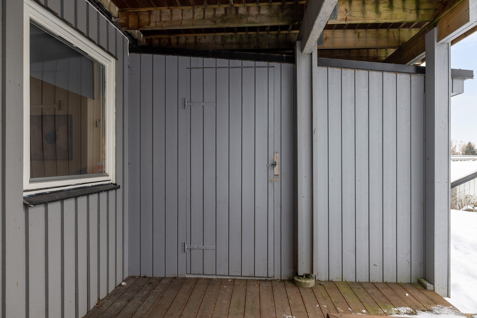 Adkomst til utvendig sportbod med gulvareal på ca. 8m². Boden ble bygget i 2015. Galleribilde